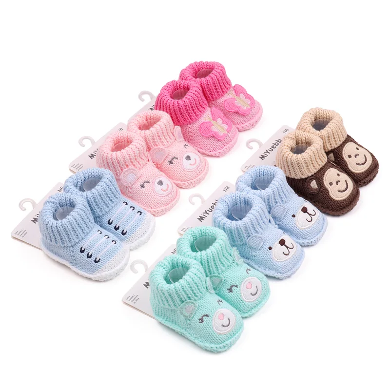 New Arrival Casual Soft-Sole Wool Crochet Socks Newborn Baby Shoes with Hanger Card Packing factory