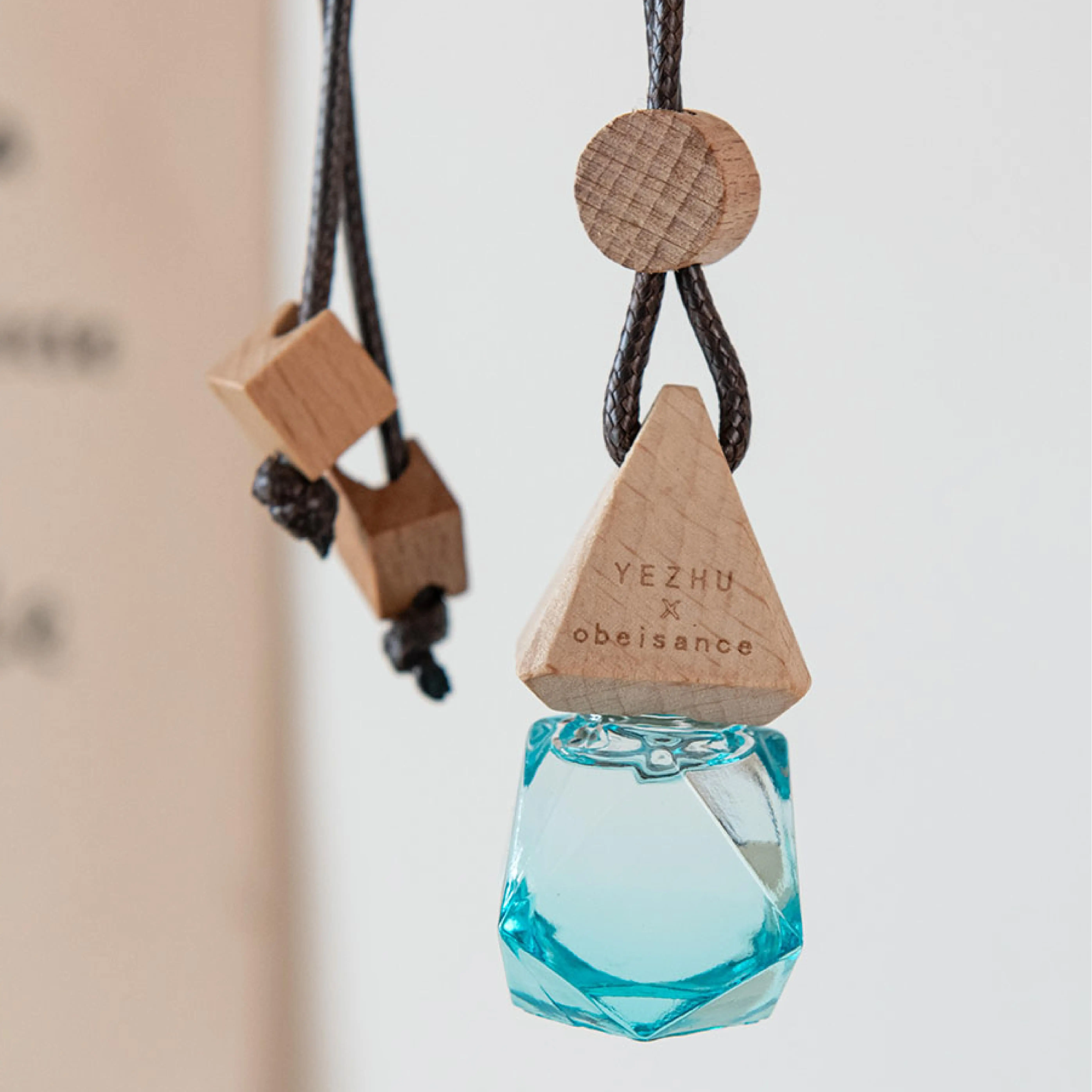 OEM Personalized Customization Car air Freshener Perfume Natural Essential Oil Fragrance Diffuser Car Deodorant and Decoration