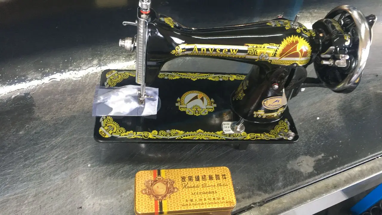 JA2-2 HOUSEHOLD SEWING MACHINE WITH BELT OLD TYPE HOUSE HOLD LOCKSTITCH
