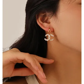 Selling GG CC FF Designer Earrings Fashion Luxury Bracelet Brooch Famous Brand Jewelry Necklace Women Jewelry Earstuds Ladies