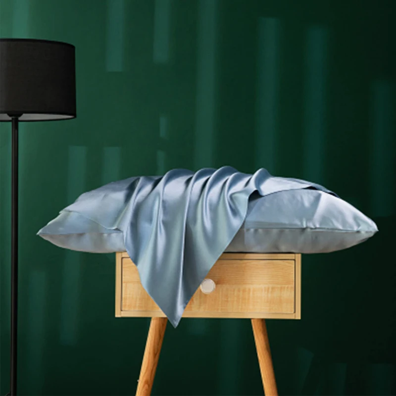 Skin-friendly Cool Mulberry Silk Pillowcase with Cartoon Pattern Gift Box details