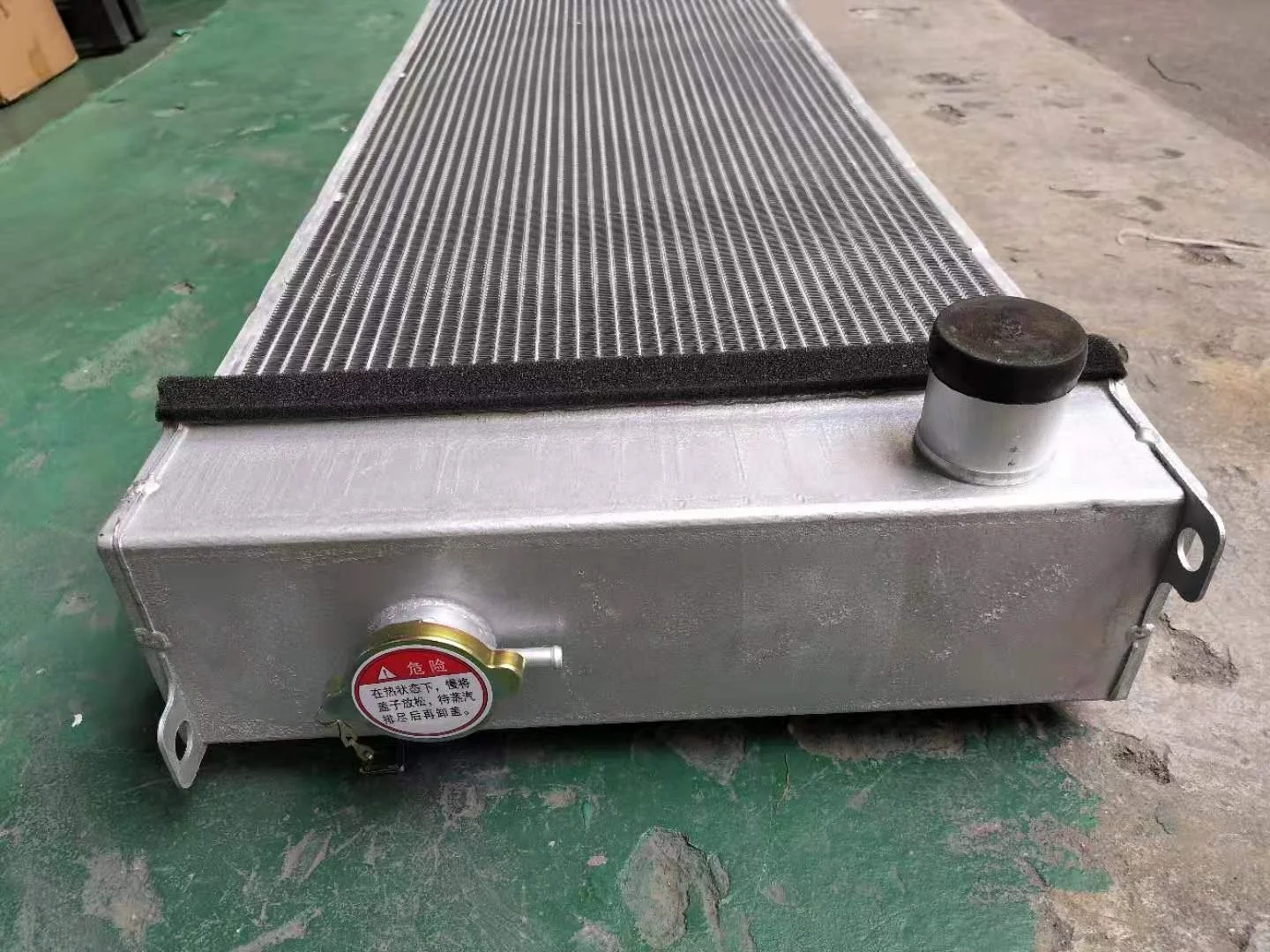 4650352 4625641 Oil Cooler Radiator Water Tank for Excavator