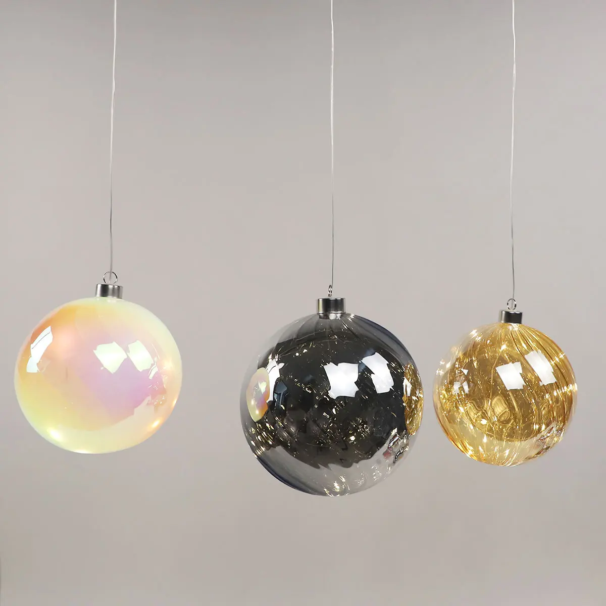 Boules décoratives en verre de noël, boules suspendues avec globes en verre de noël à led