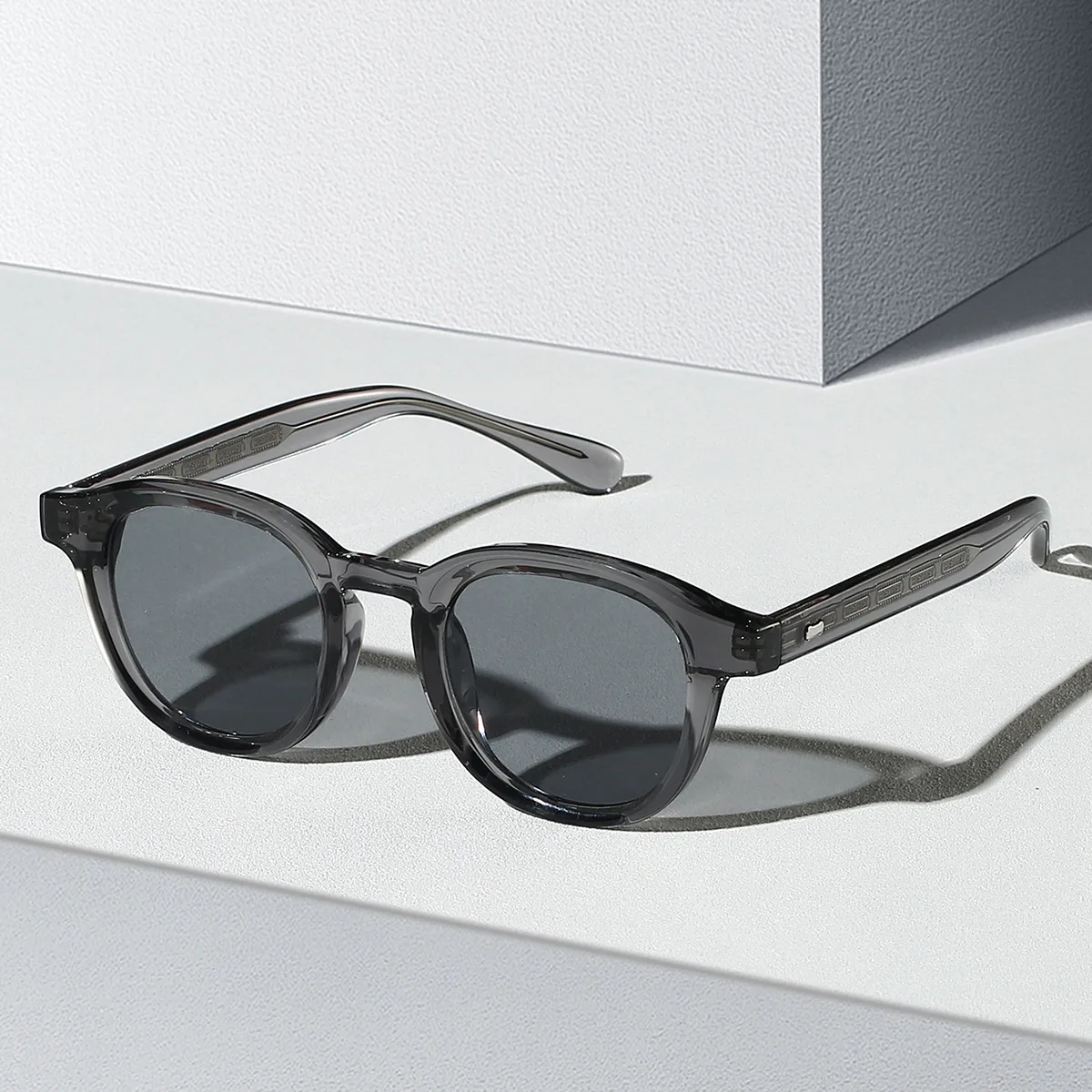 Premium Vintage Round Sunglasses, Polarized UV400 Protection, Lightweight TR90 Vintage Retro Round Tinted Sunglasses TR90 Frame UV400  main image 4