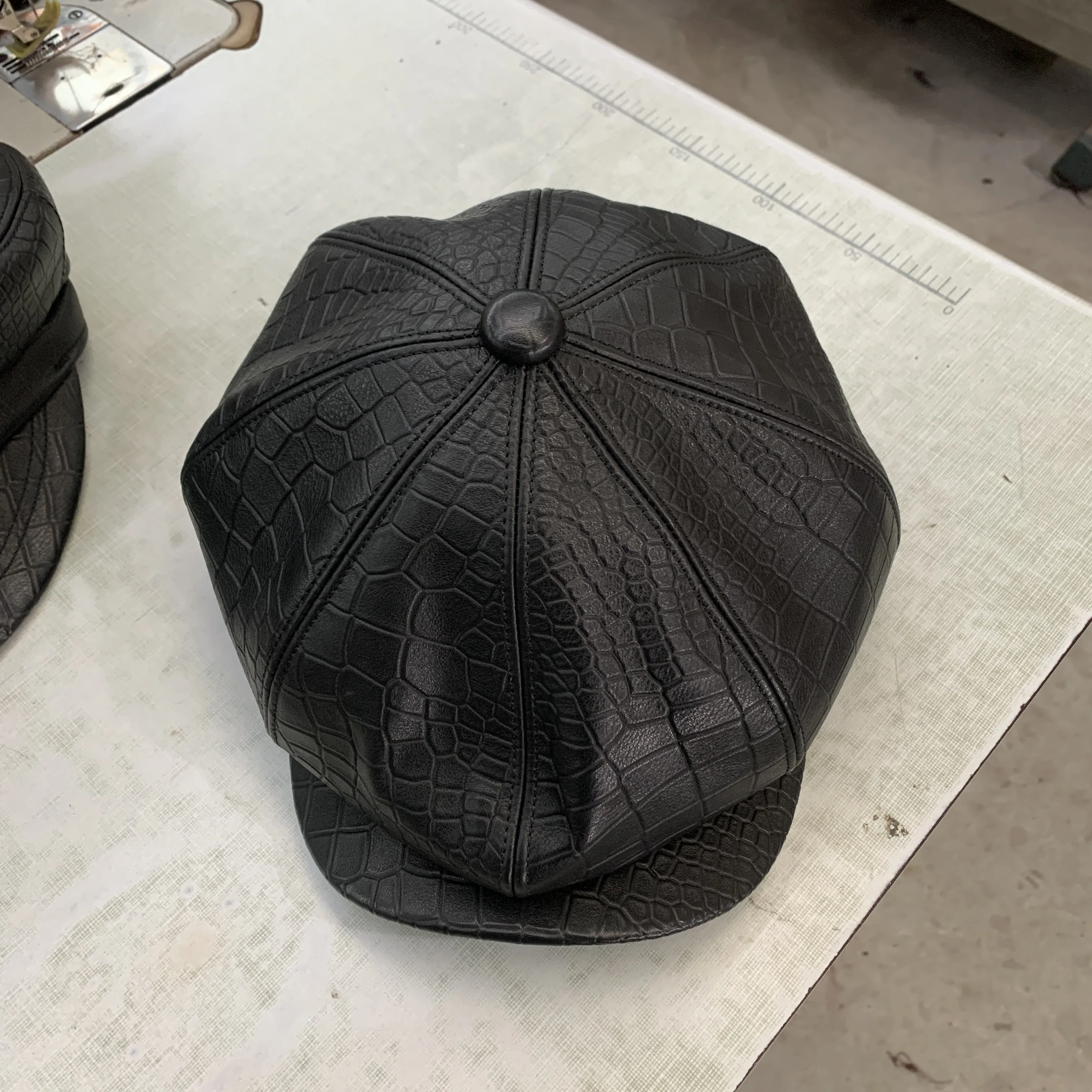 Ready to Ship Crocodile Pattern Real Leather Women Cowhide Newsboy Ivy Cap Octagonal Hat