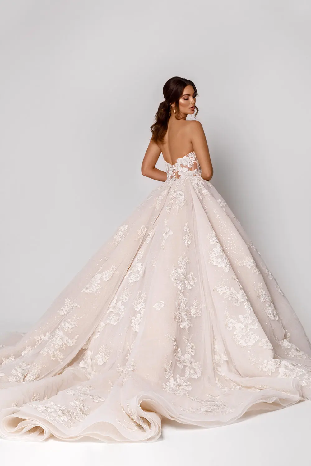 产品名称 优雅的公主a线婚纱无肩带无袖教堂火车婚纱新长袍马里亚格