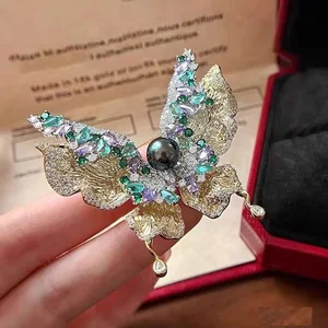 French Retro Style Emerald Elegance All-Match Women's Suit Corsage Rose Gold Plated Brass Butterfly Design Brooch Pins Zircon