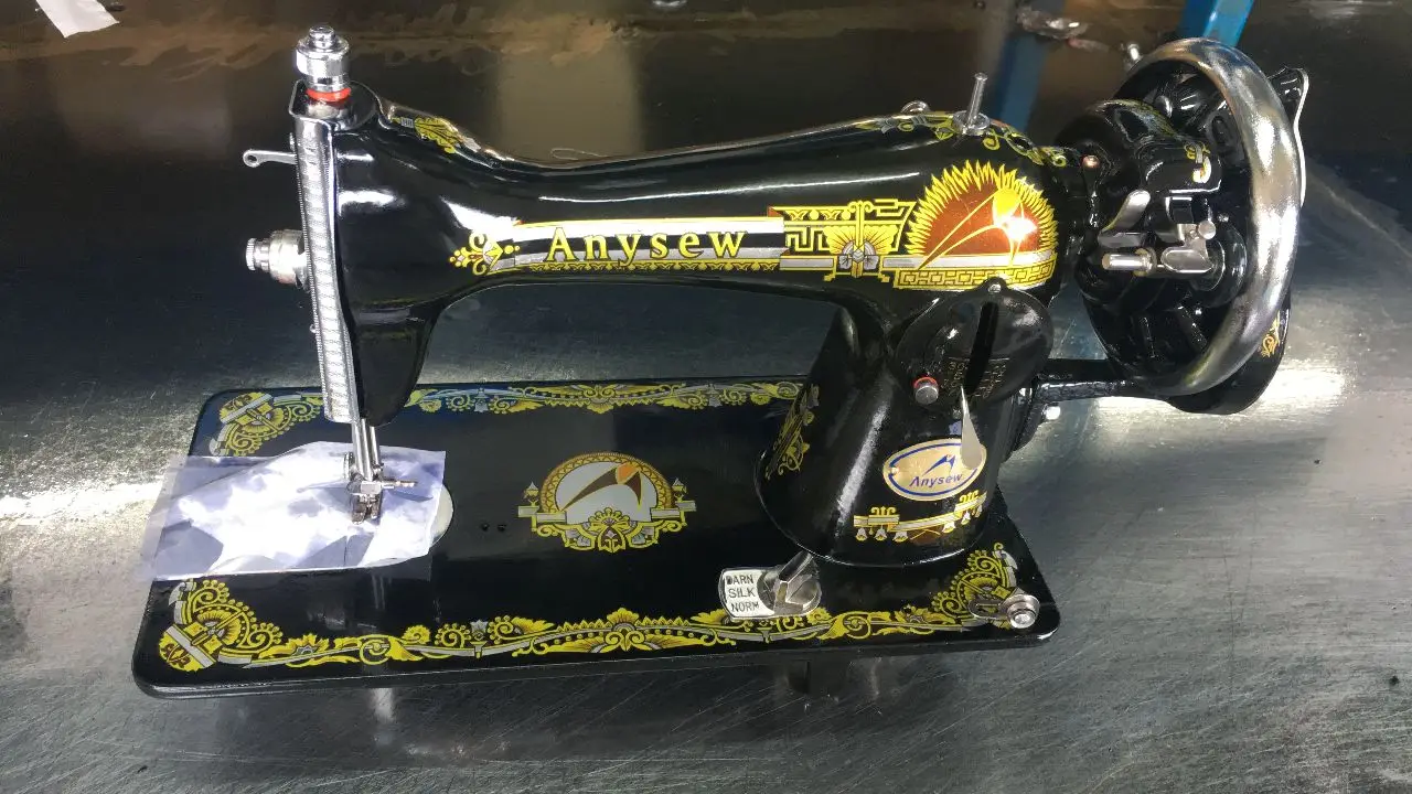 JA2-2 HOUSEHOLD SEWING MACHINE WITH BELT OLD TYPE HOUSE HOLD LOCKSTITCH