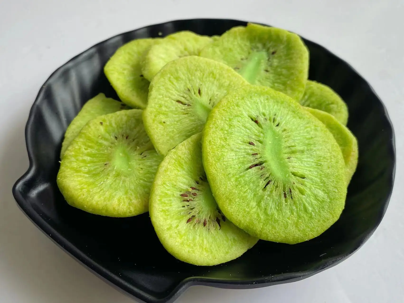 Nutritious Green Fruits Vacuum Fried Fresh Kiwi Organic Snacks Dried Kiwifruit Chips manufacture