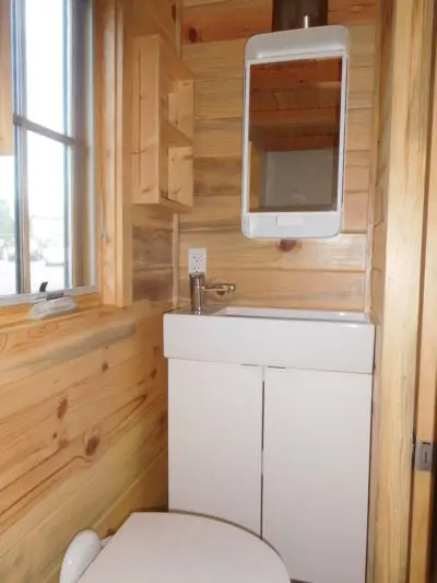 Wooden Movable Green Container House with Wheel Design Light Steel Waterproof Log Cabins Prefab Tiny Homes for Sale