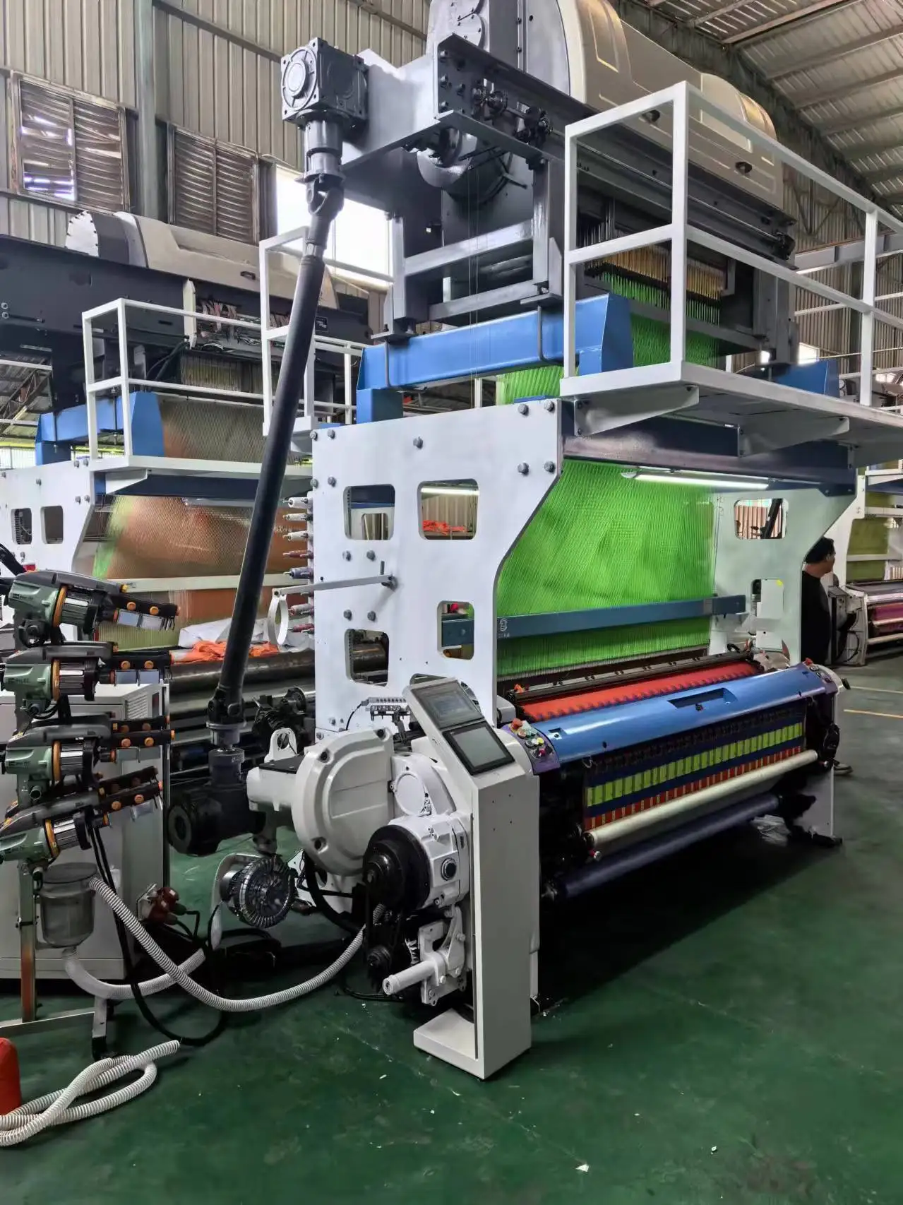 ギャッベ専用の織り機 関連する織機設備 | 高速ニードルルームマシンによる繊維生産の向上