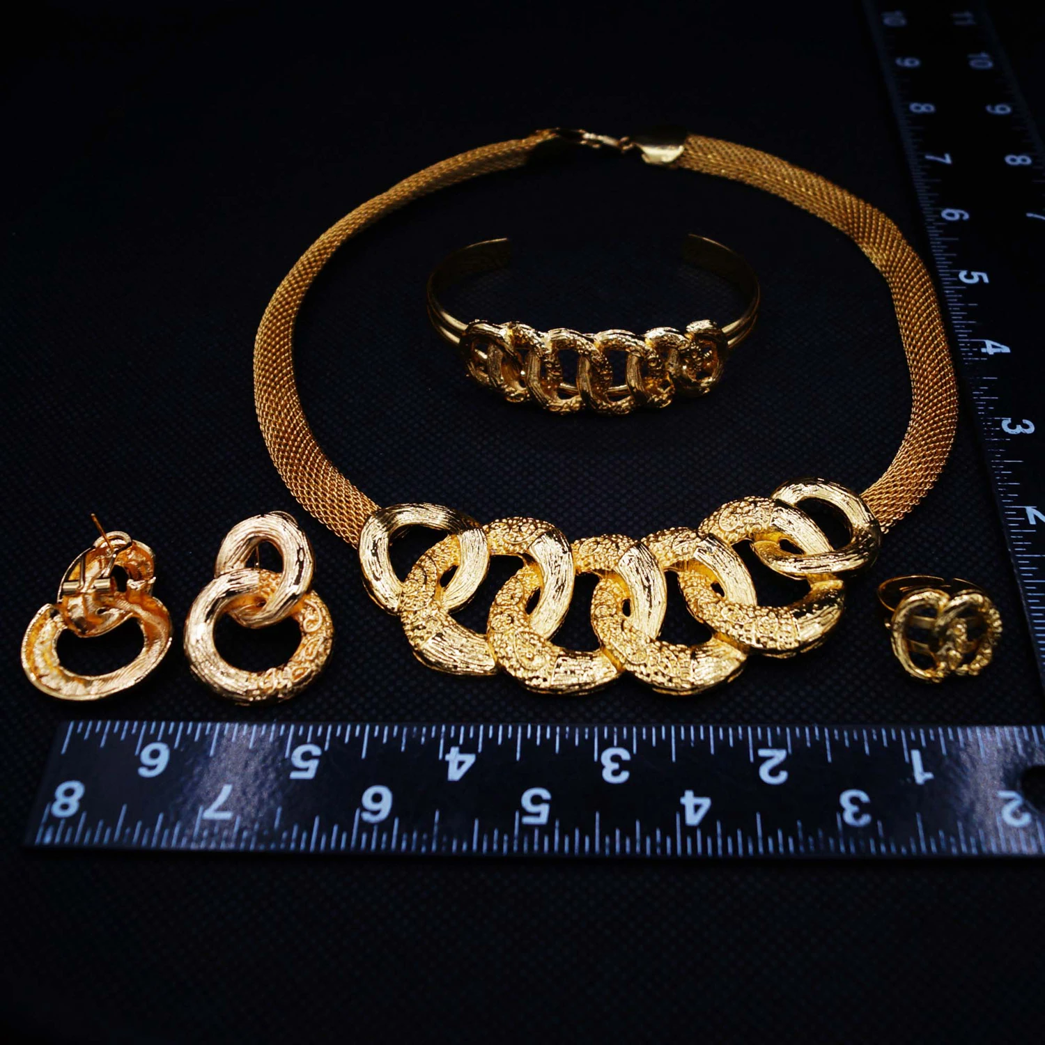 Zhuerrui Hot Selling Gold Jewelry Sets Factory Surround Shape Necklace  Jewelry Set Exquisite Women's Birthday Gifts DH2300119