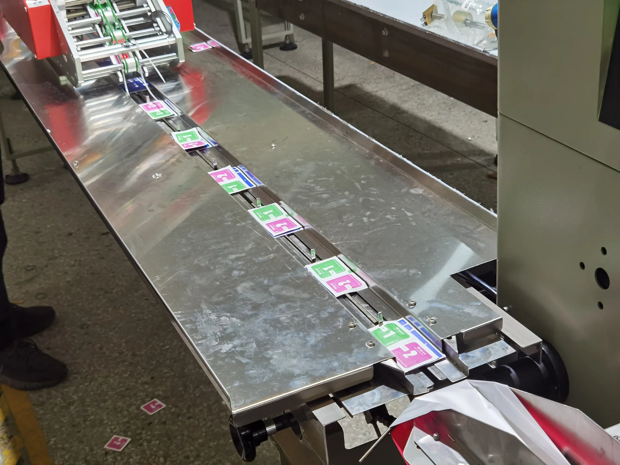 Easy to Operate Automatic Electric Perfume Card Packing Machine Car-freshener Decoration air Paper Card Packaging Machine
