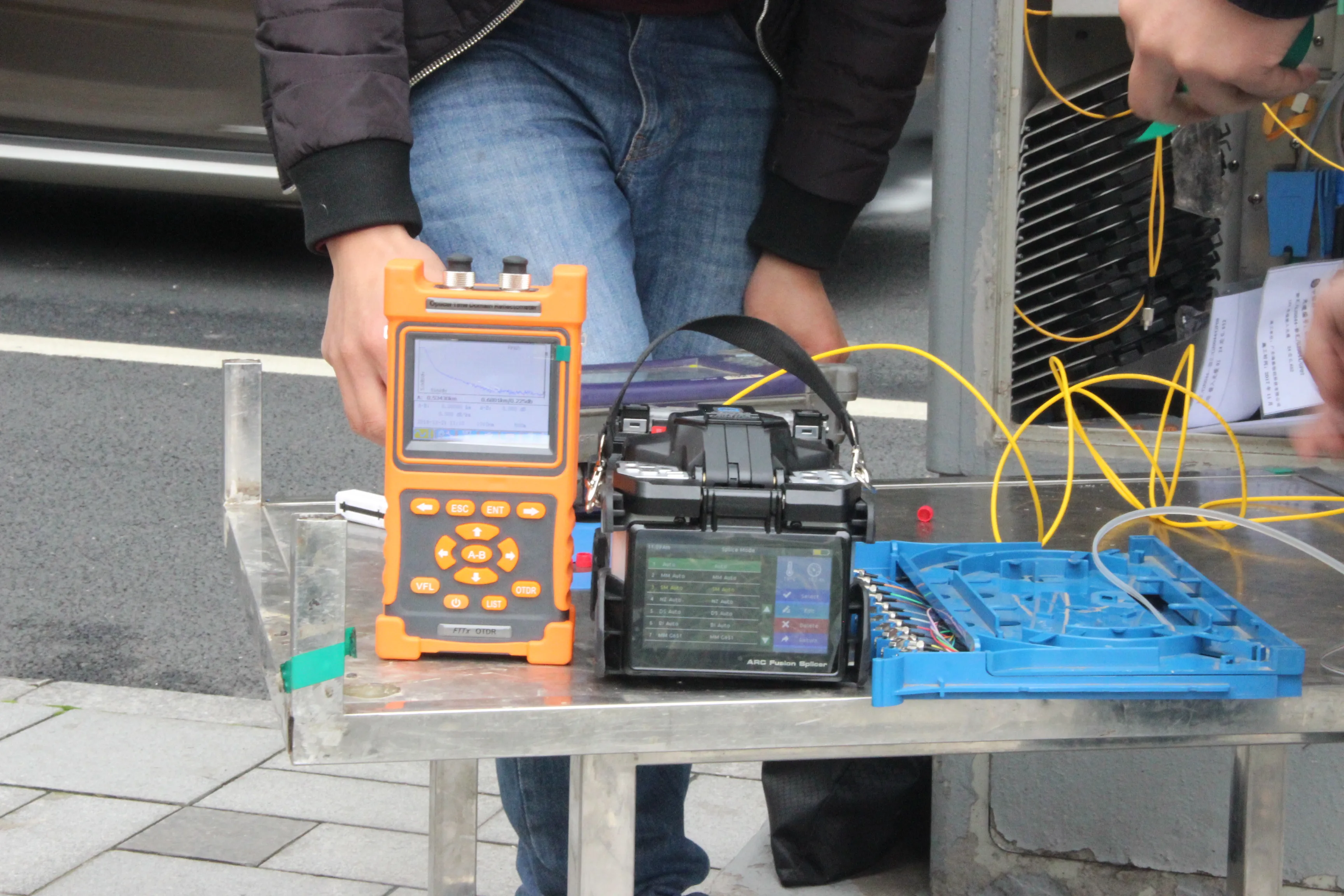 Automatic Core to Core Alignment Fusion Splicer Optical Fiber Splicing Machine Fiber Optic Equipment for 3G & 4G Networks