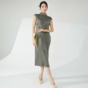 Wholesale New Women's Sleeveless Mid-Length Stretch Pleated Dress Retro Design With Slit Casual Woven Fabric Temperament Dress