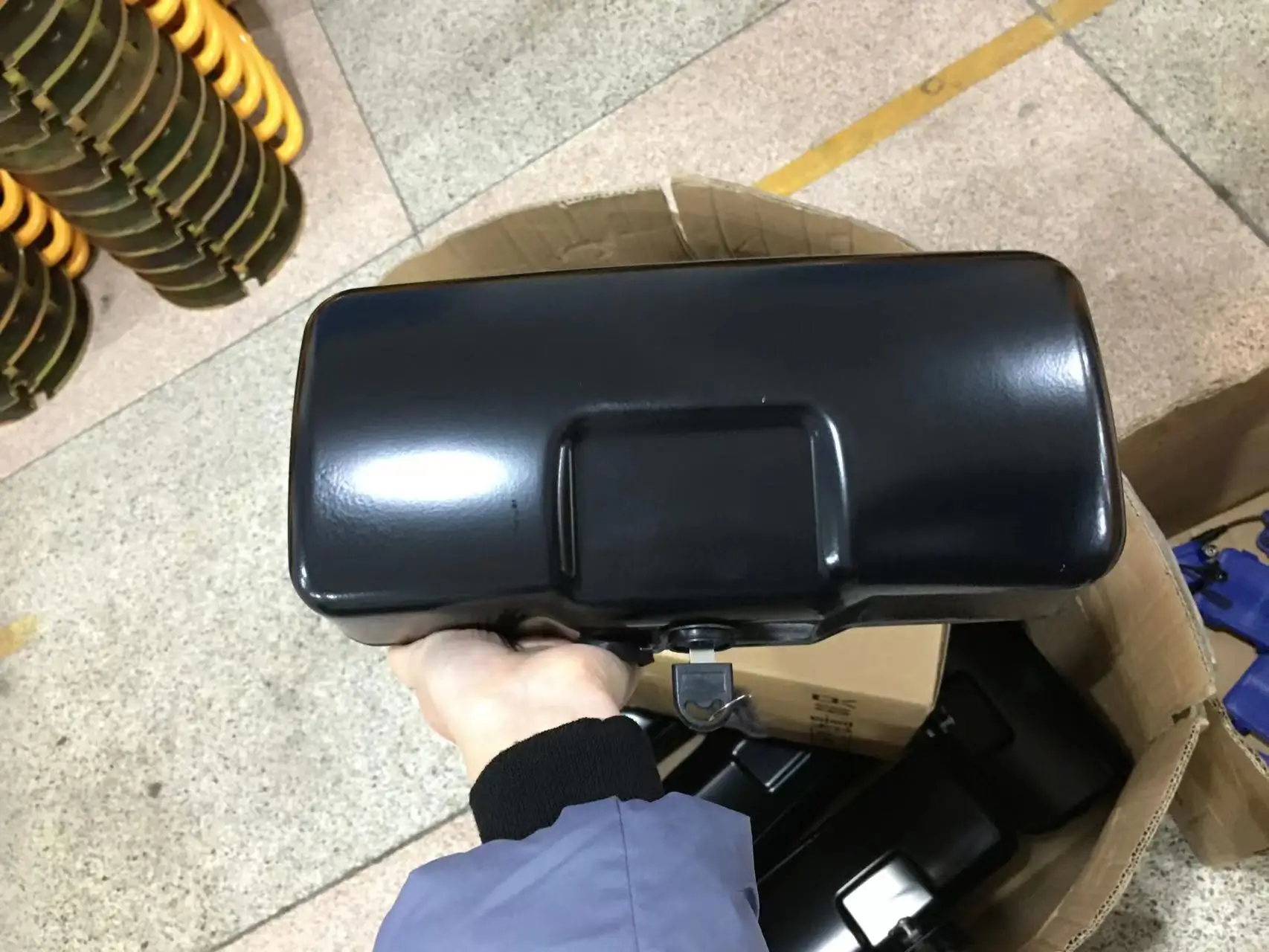 Top quality economical price small base Automatic Remote Control car Parking lock Barrier blocker