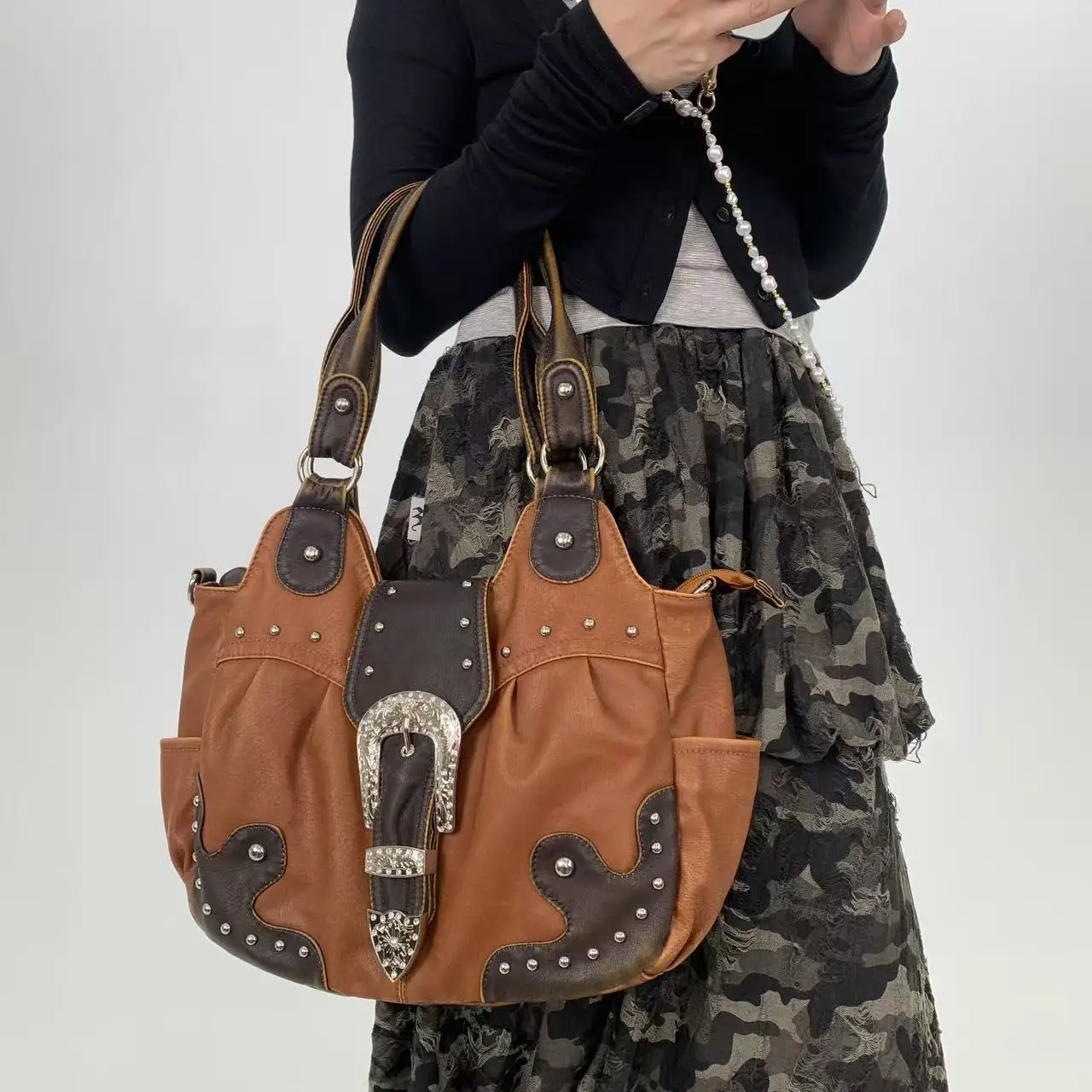 Ladies' Fashion Y2K Millennium Spicy Girl Shoulder Bag Large Capacity Retro Rivet Machine Handbag