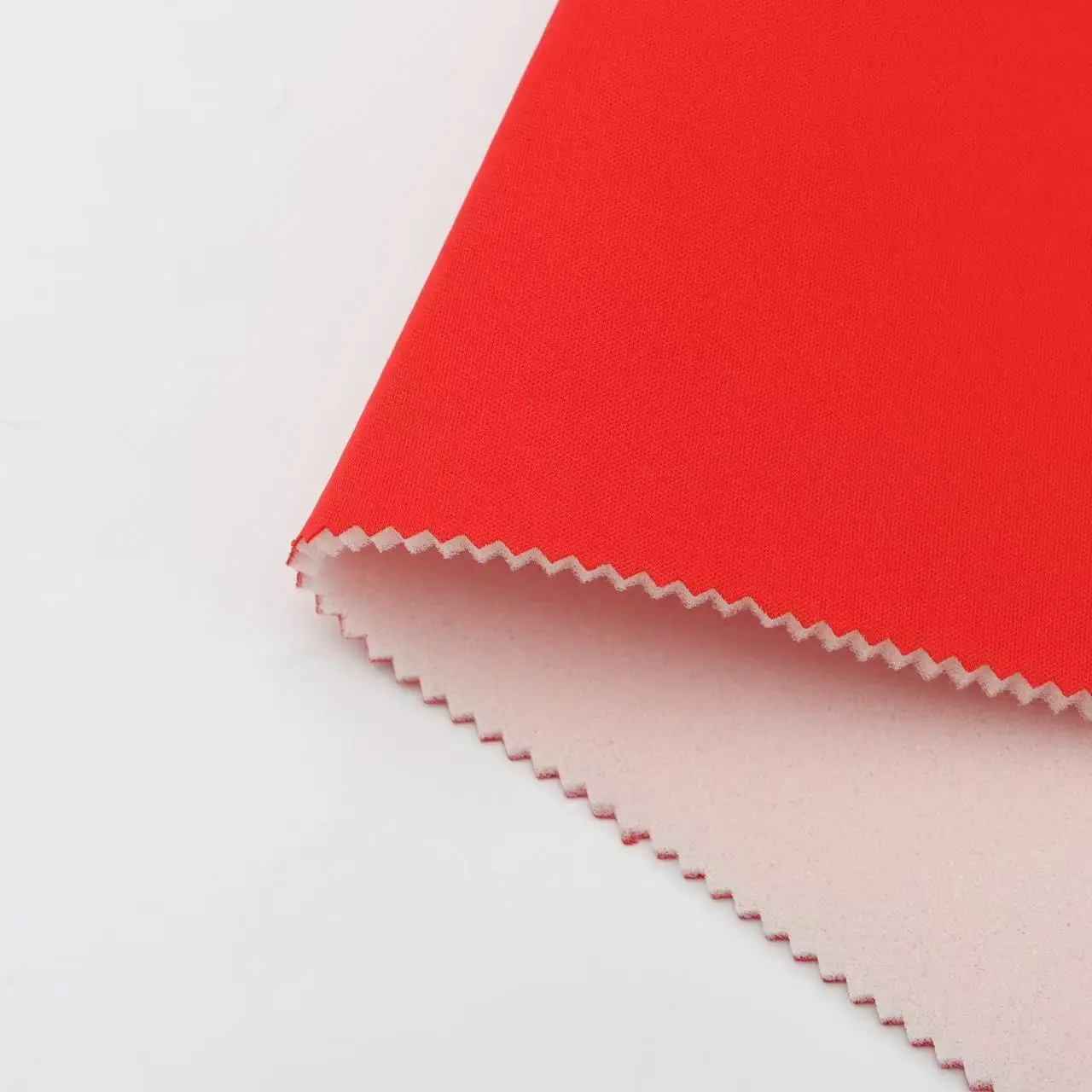 Hurtowa sprzedaż gotowych ekologicznych laminowanych tkanin dzianinowych piankowych nadających się do toreb i walizek/tkaniny piankowej na bieliznę/tkaniny na rękawice