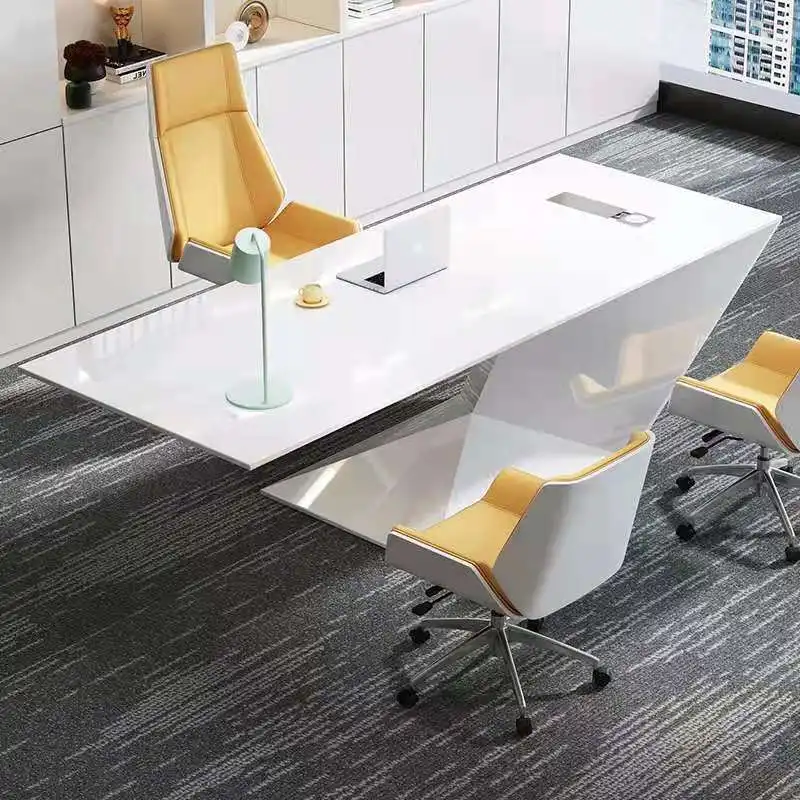 Белый стол для офисной