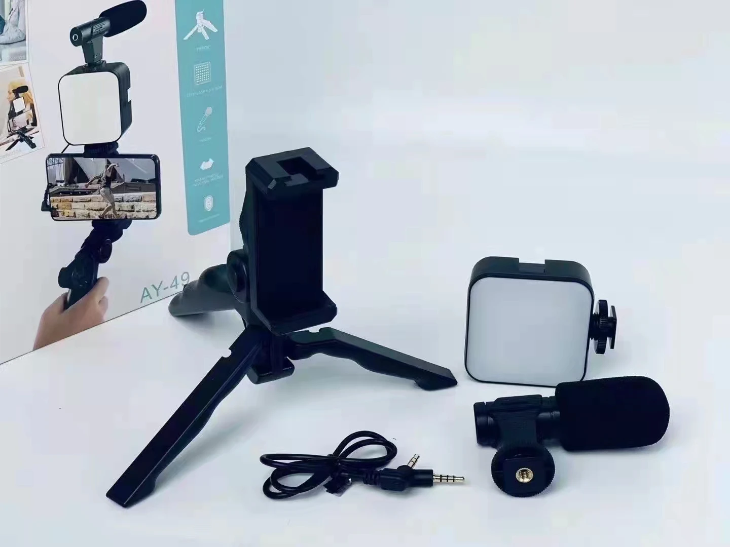 Kit Para Creación y Transmisión De Videos Con Micrófono Para Teléfono Móvil  / GTI Modelo AY-49