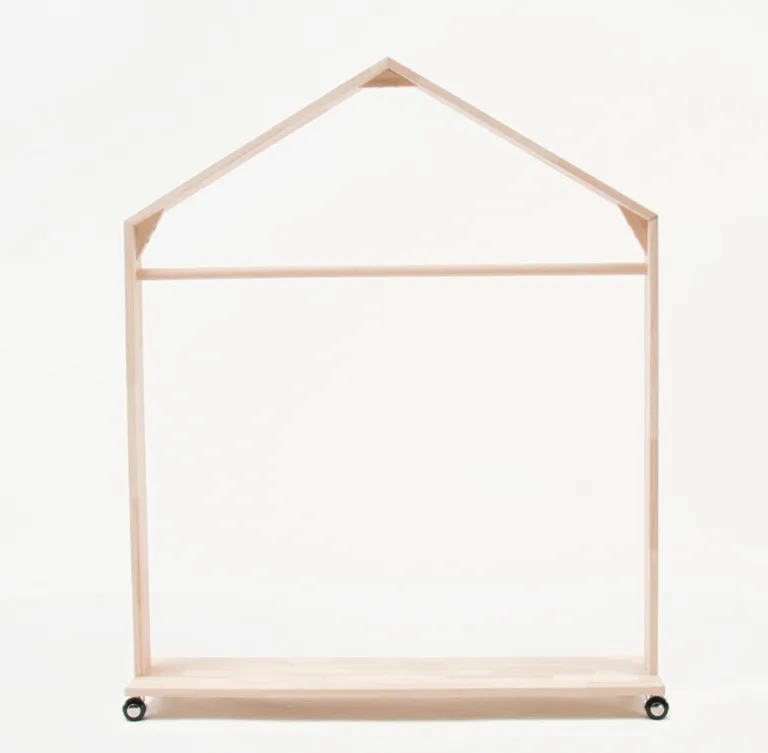 Многофункциональная деревянная вешалка для одежды в детскую