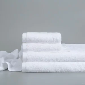 Wholesale Eco-Friendly Hotel Bath Towel 650gsm 100% Cotton White Custom Logo Long Lasting Softness