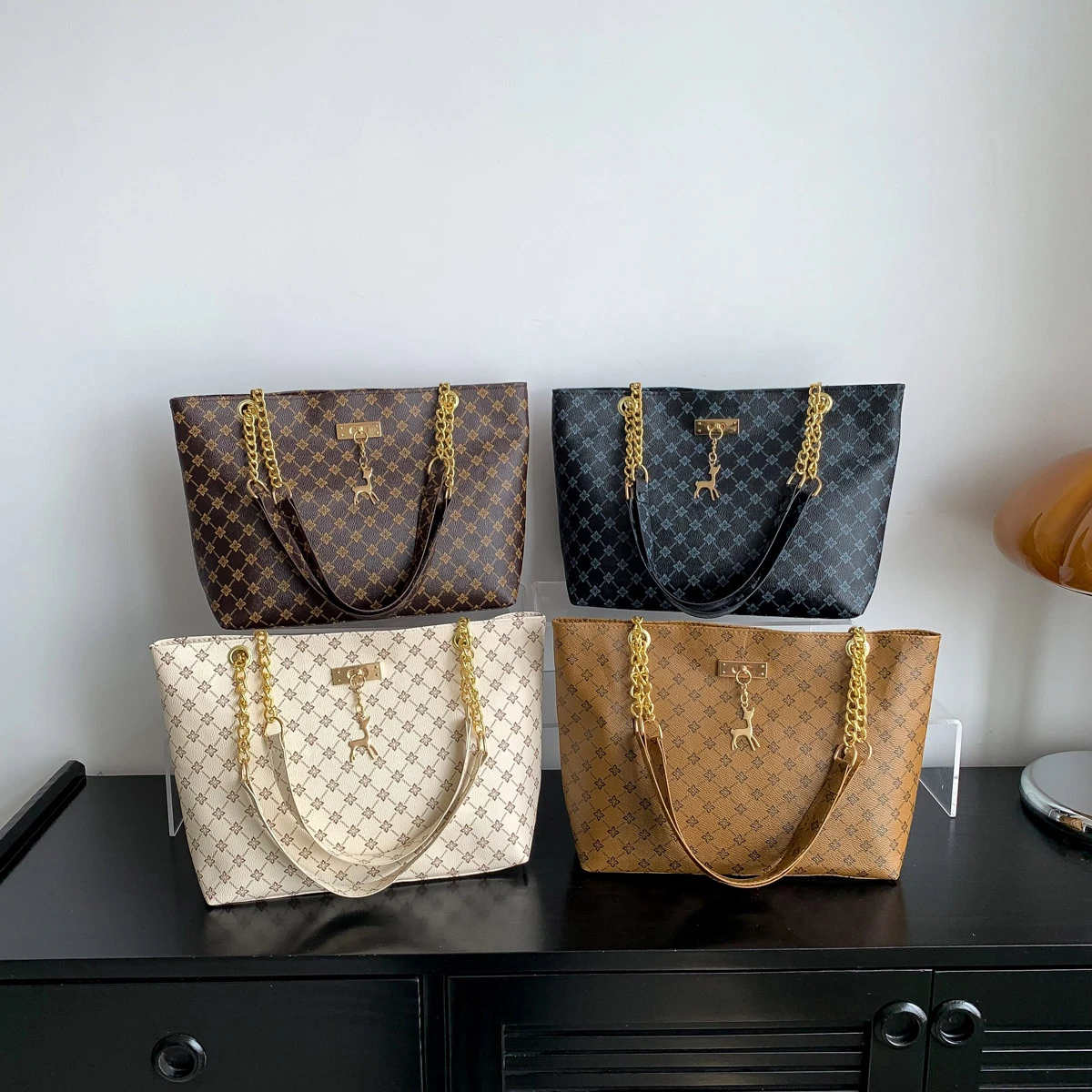Large Capacity 2025 New Women's Bag Fashionable Commuting Chain Hand-held Shoulder Bag Printed Tote Bag