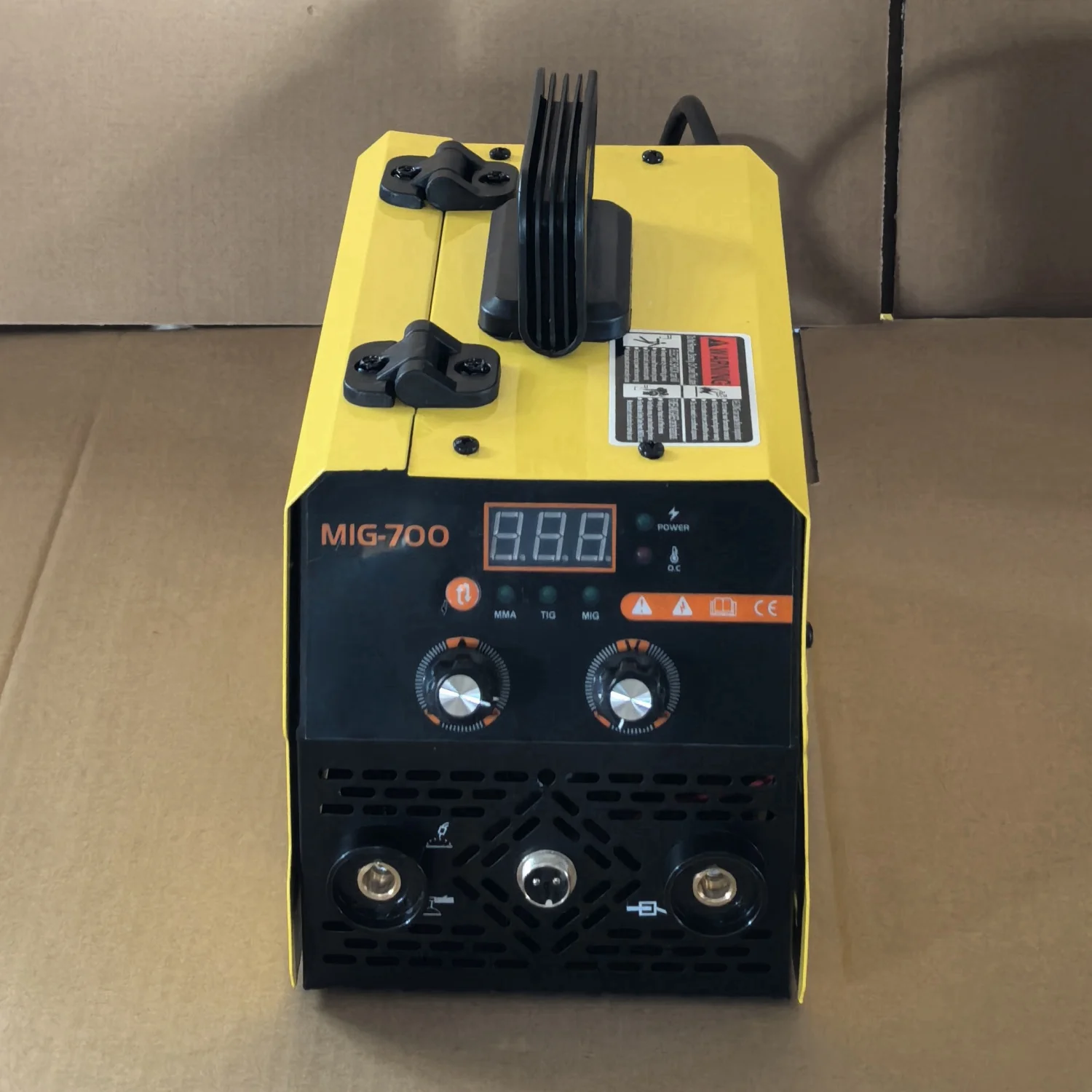 China Smart Portable  Multifunction 3 in 1 MIG-700  No Gas Welding Machine with Low Price