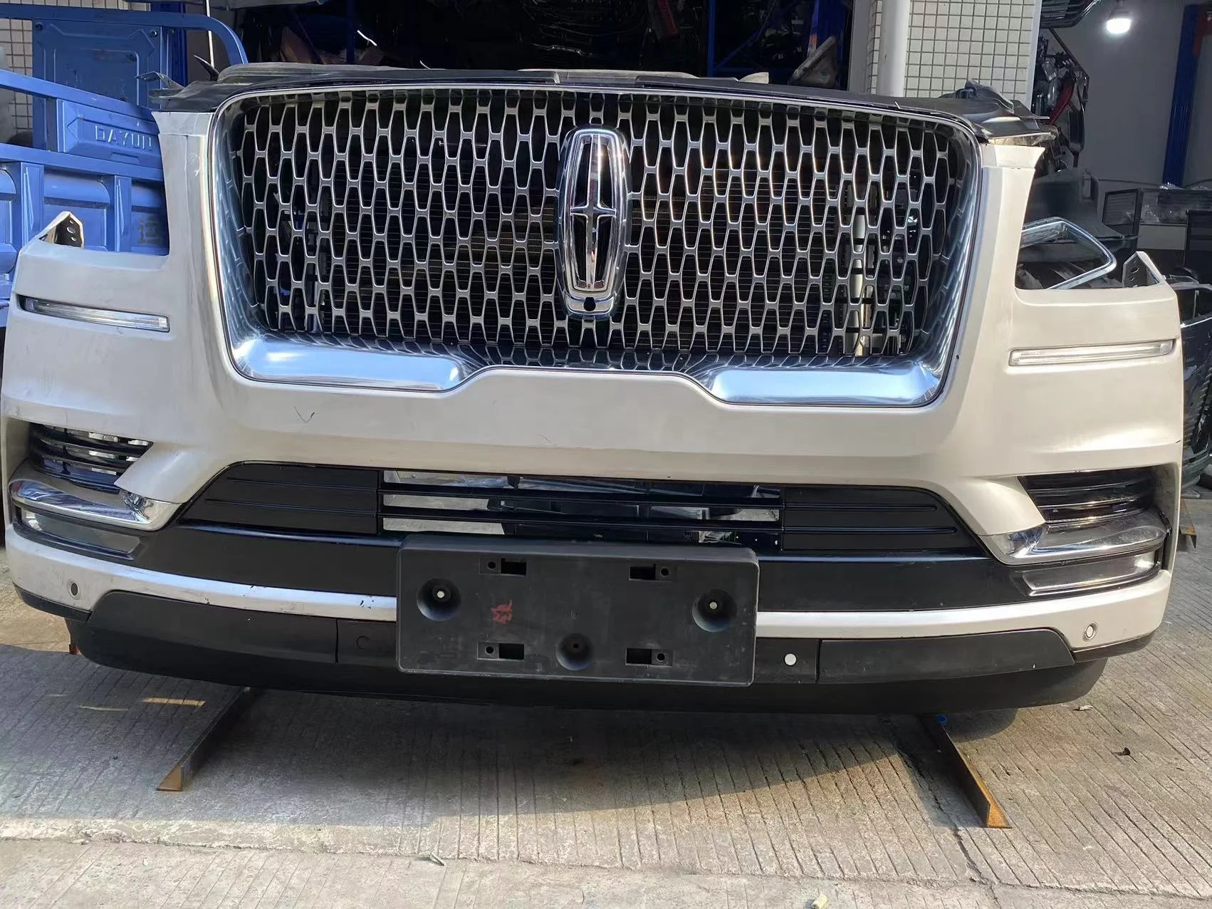 Original Used Front Bumper Assembly for Lincoln Navigator - High