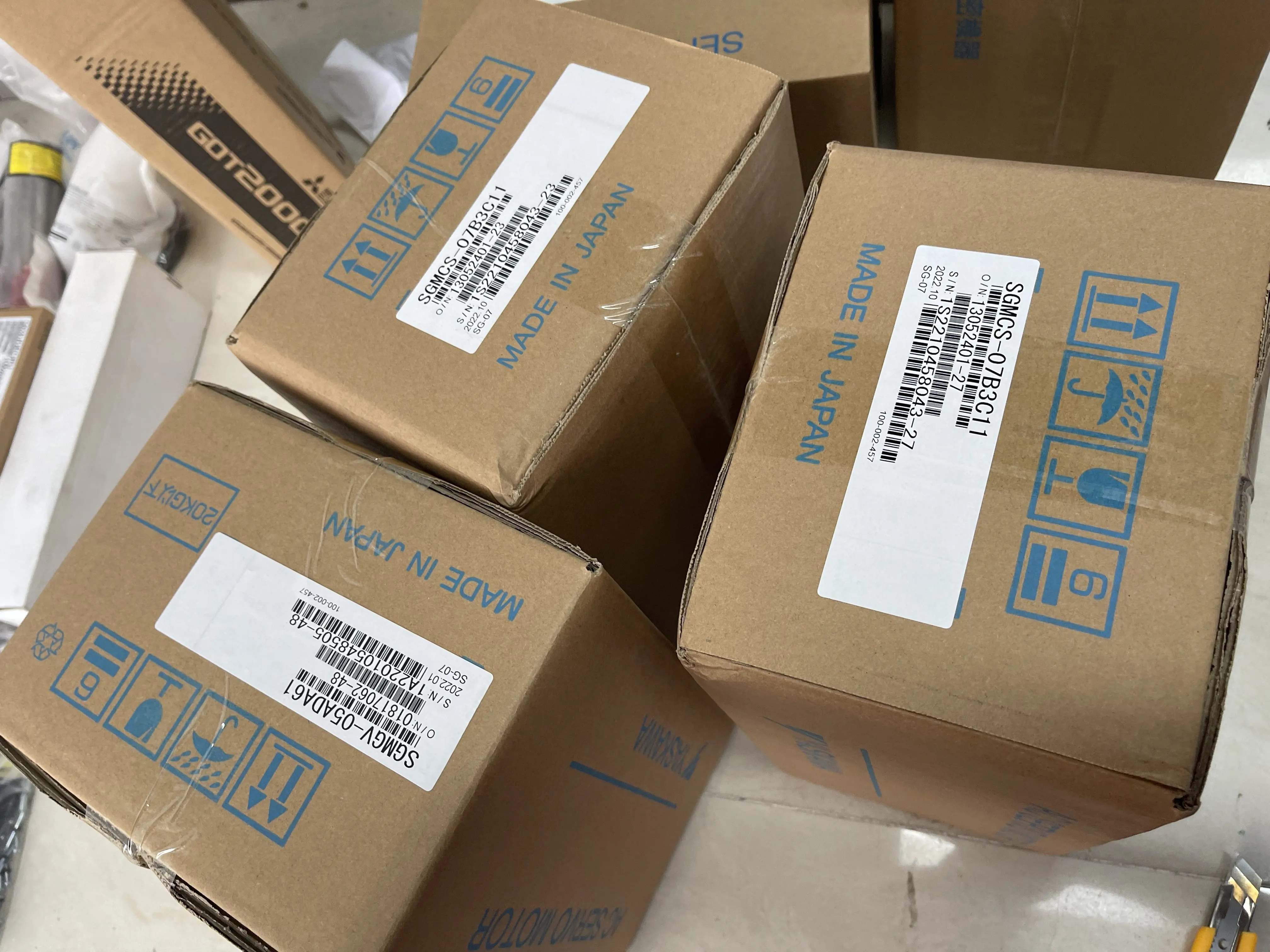 Yaskawa AC Servo Motor SGMGV-05ADA61 / SGMC-07B3C11 Yaskawa AC Servo Motor SGMGV-05ADA61 / SGMC-07B3C11