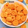 Serie de galletas simples mixtas pelo al azar.