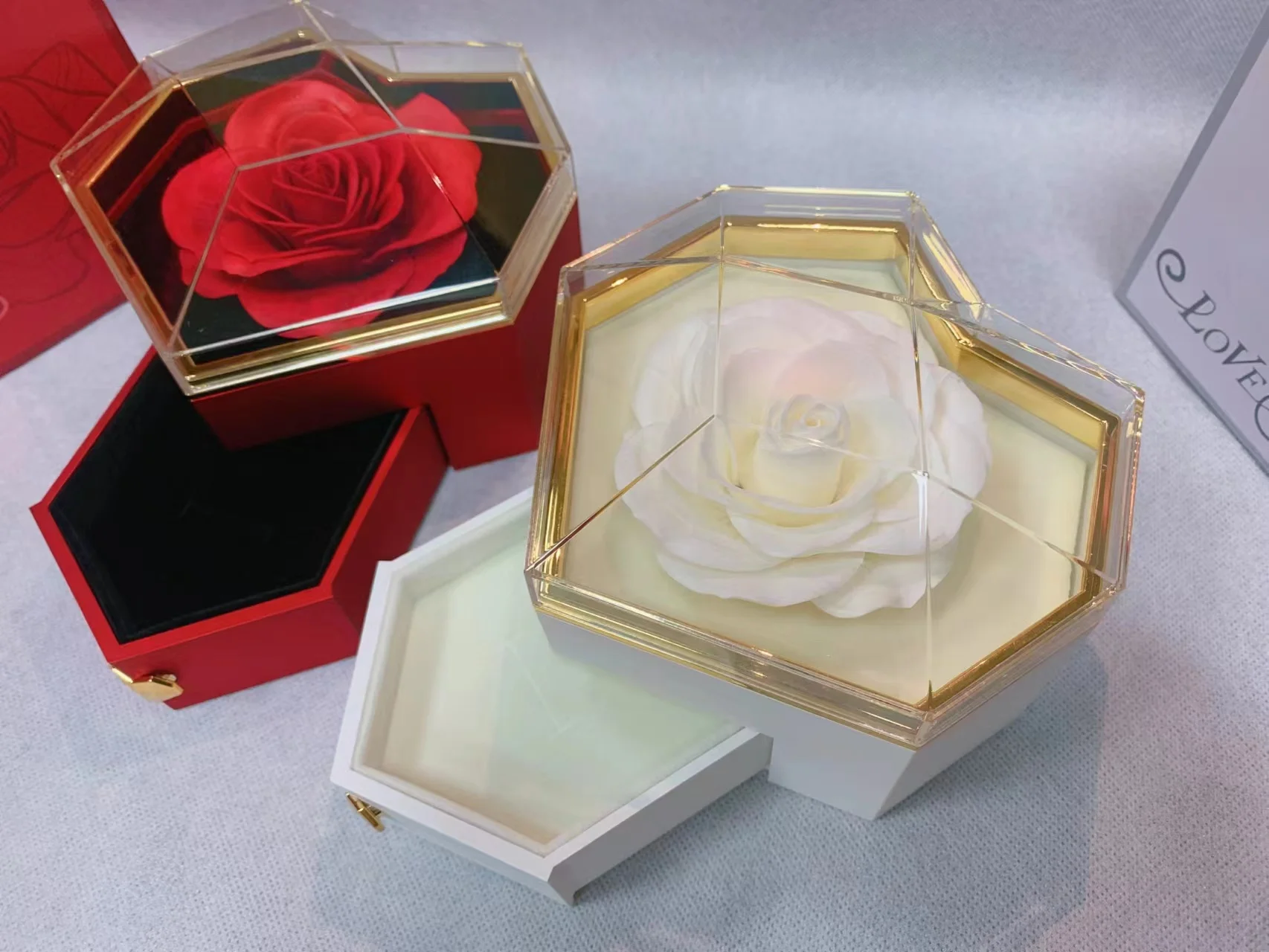 2024 New Product Valentines Day Gift Eternal Red Roses Jewelry Gift Box Acrylic Heart Jewelry