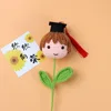 Rama de flores para graduación de niño.
