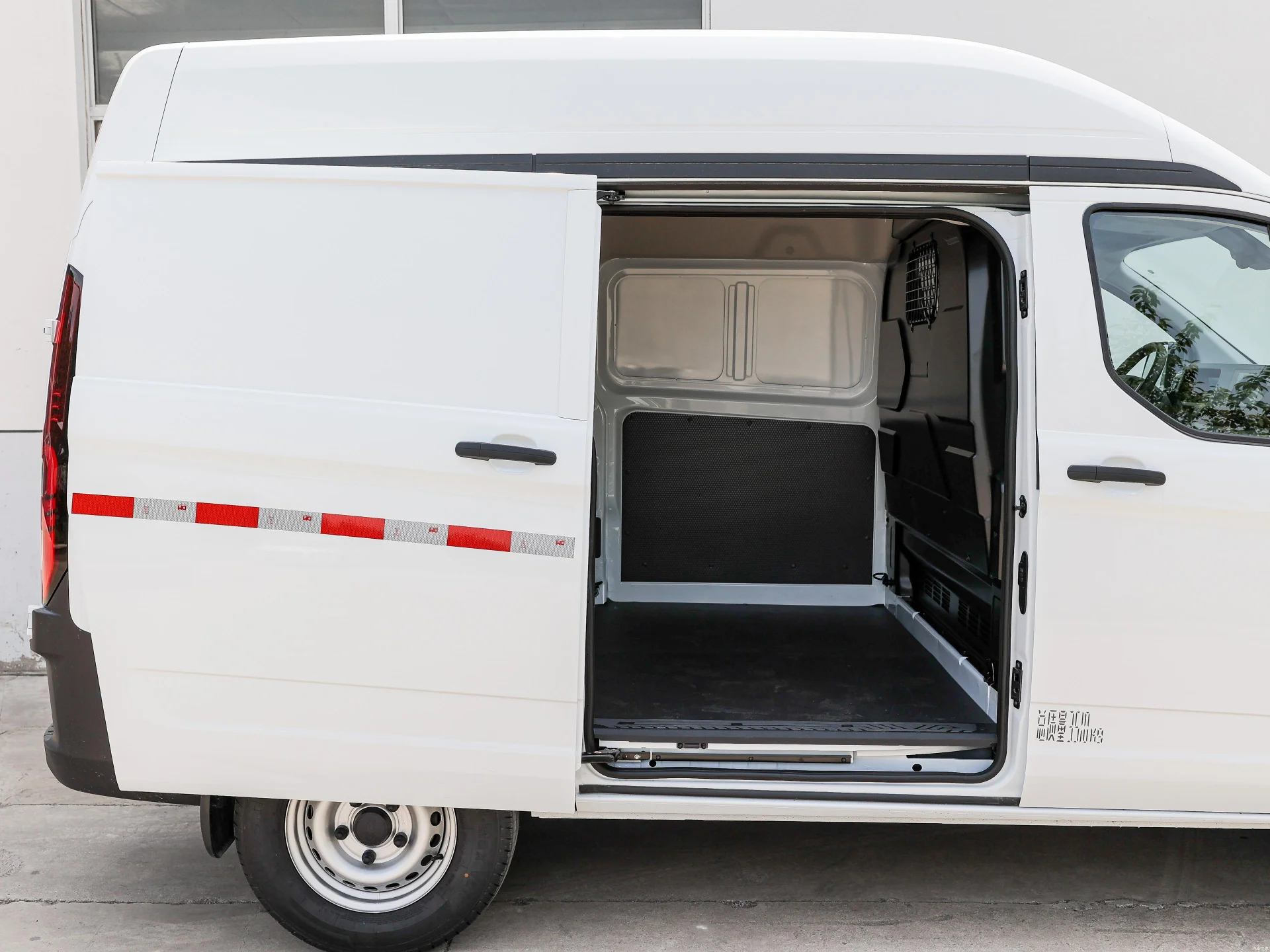 162 170. Nissan nv100 clipper. домиция луцилла. крепежный хомут (9185m1). фигура садовая улитка 162-170.