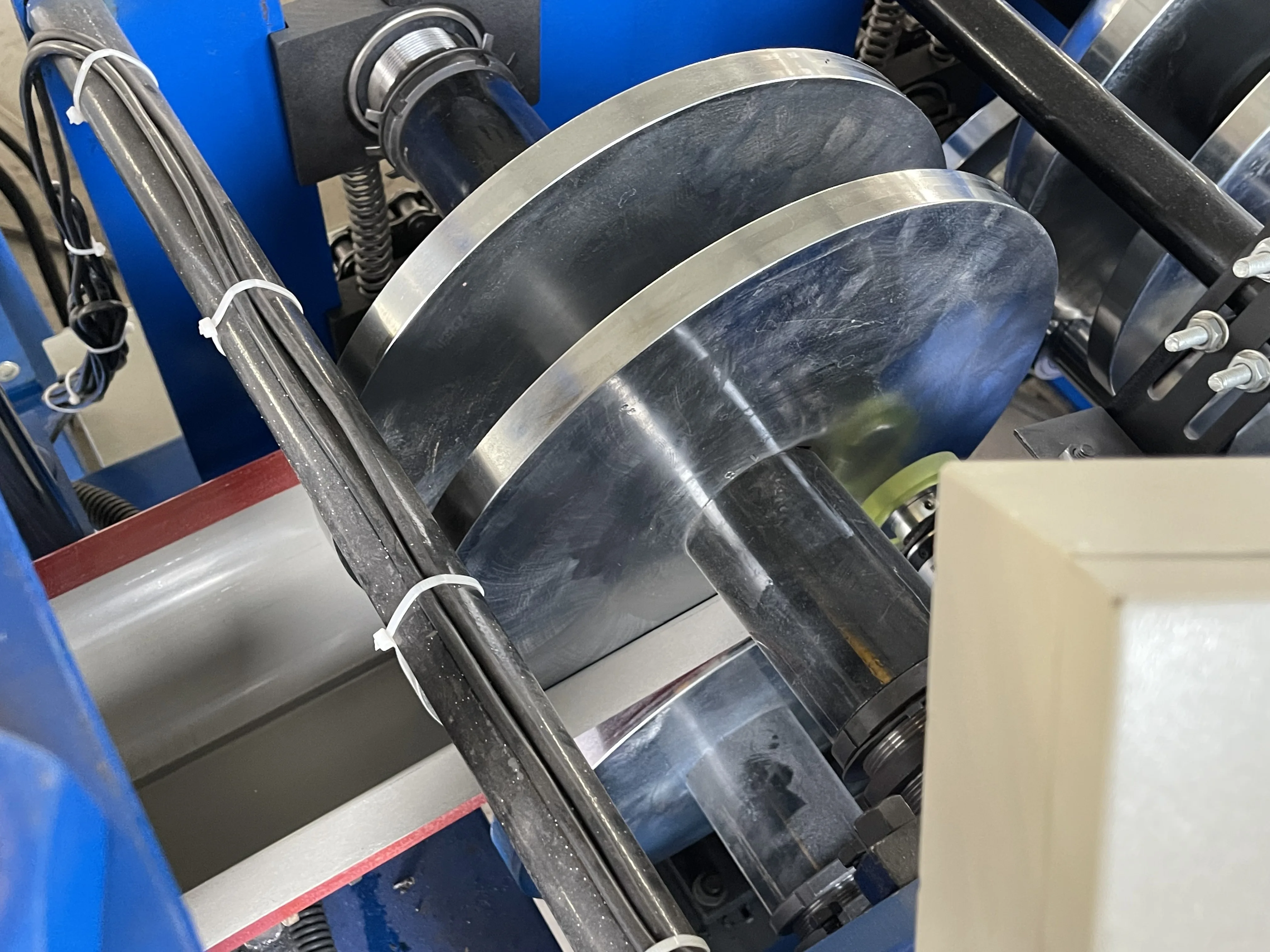New Automatic Color Steel Galvanized Gutter Roll Forming Machine Heavy Rain Downspout Water Gutter Steel Cold Roll Forming Makin