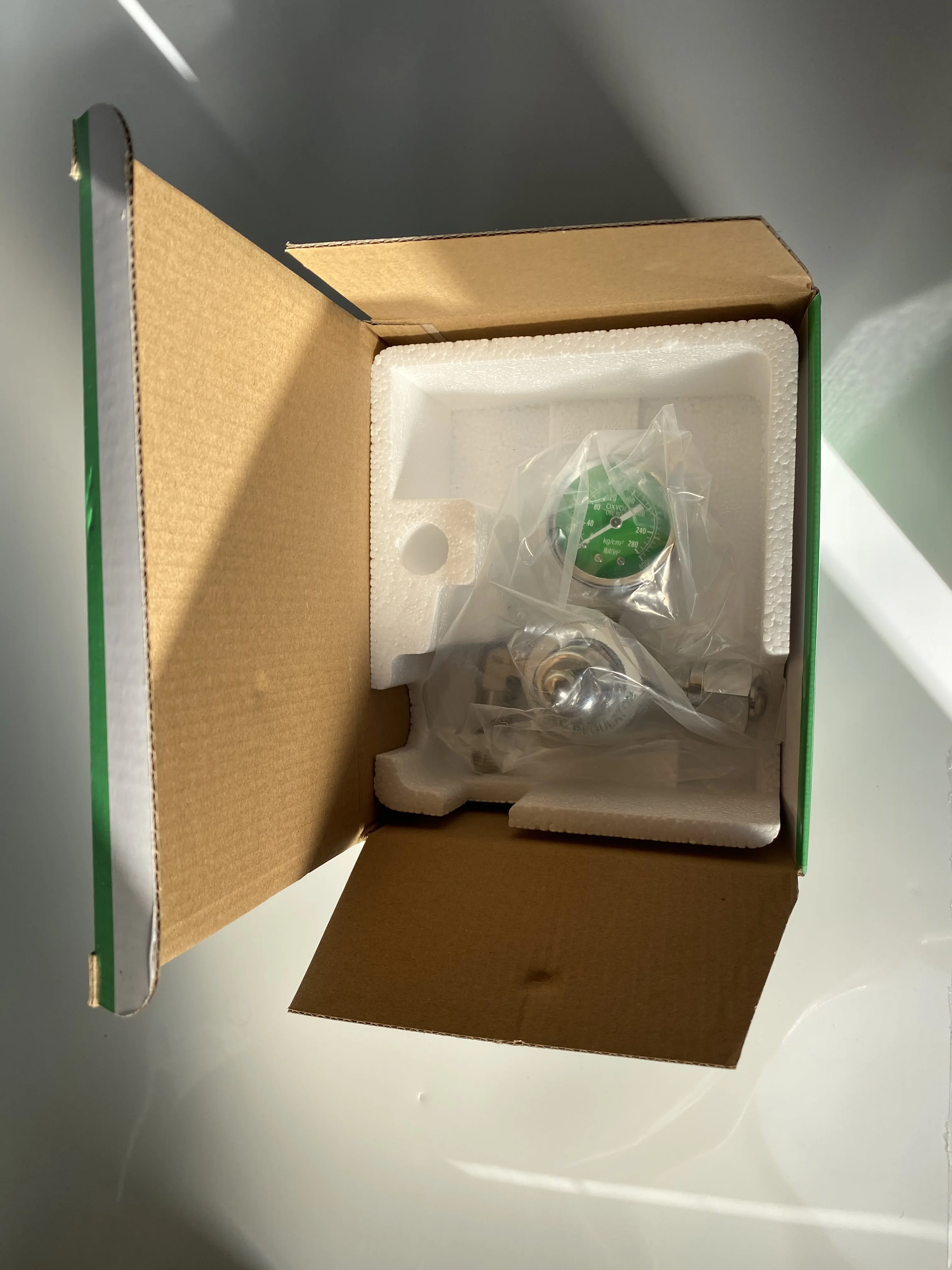 Brass Medical Oxygen Pressure Regulator - 50psi, CGA540