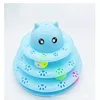 Rueda giratoria para gatos de cuatro capas, empaquetada en una bolsa OPP azul.