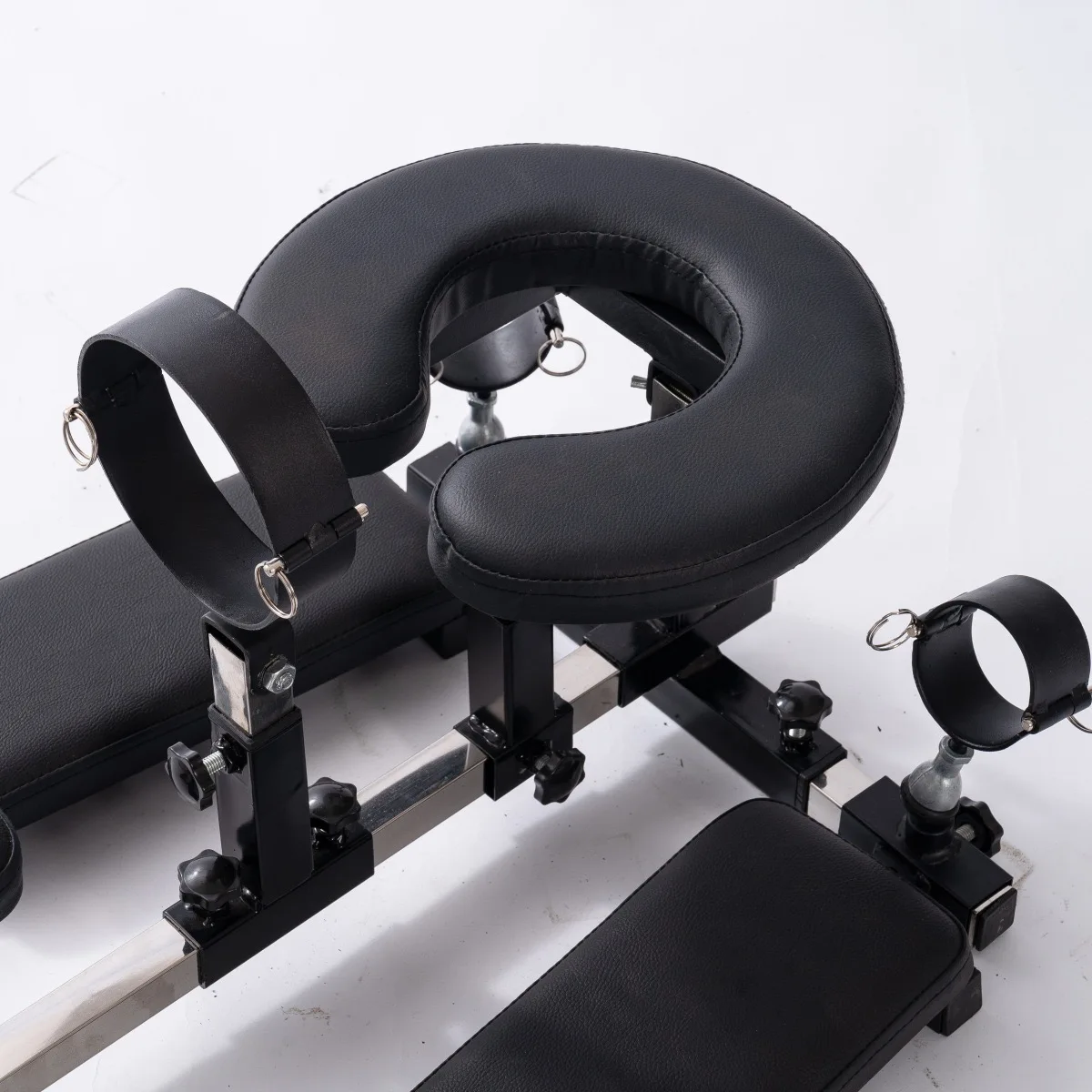 Ер адам өзін сорып, жұтады