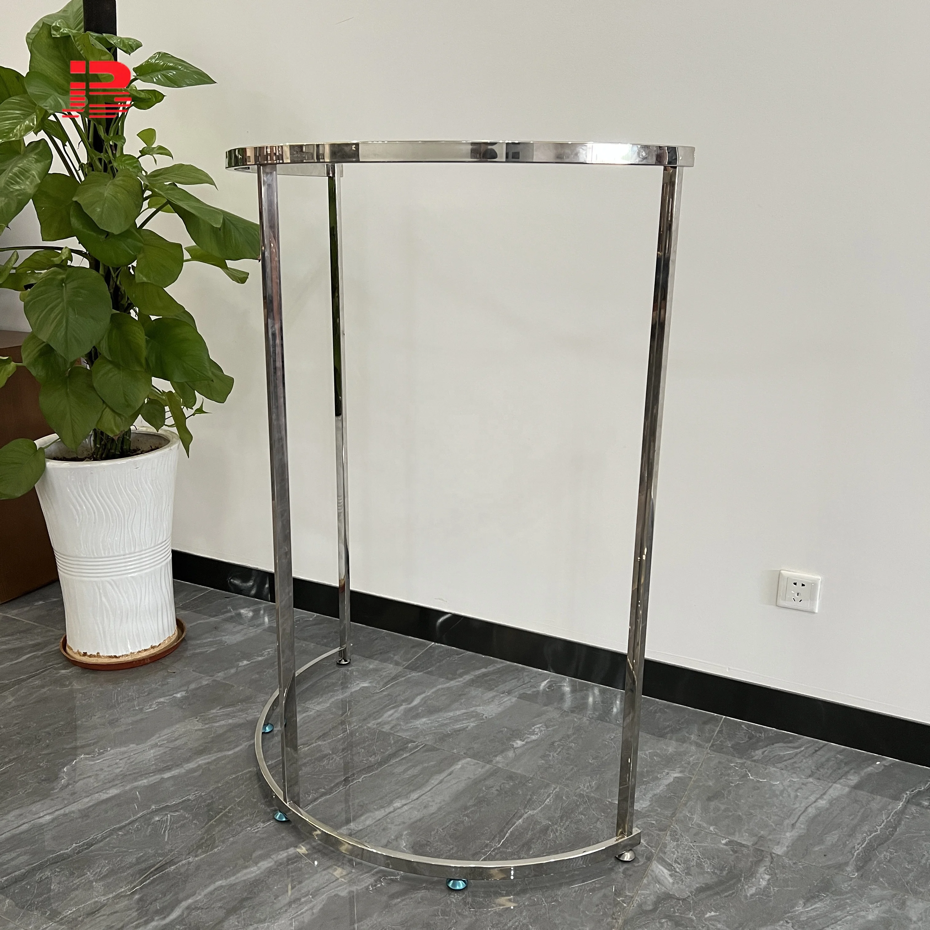 Semi-Circular Island Rack Hanger Stainless Steel Clothing Display Rack manufacture