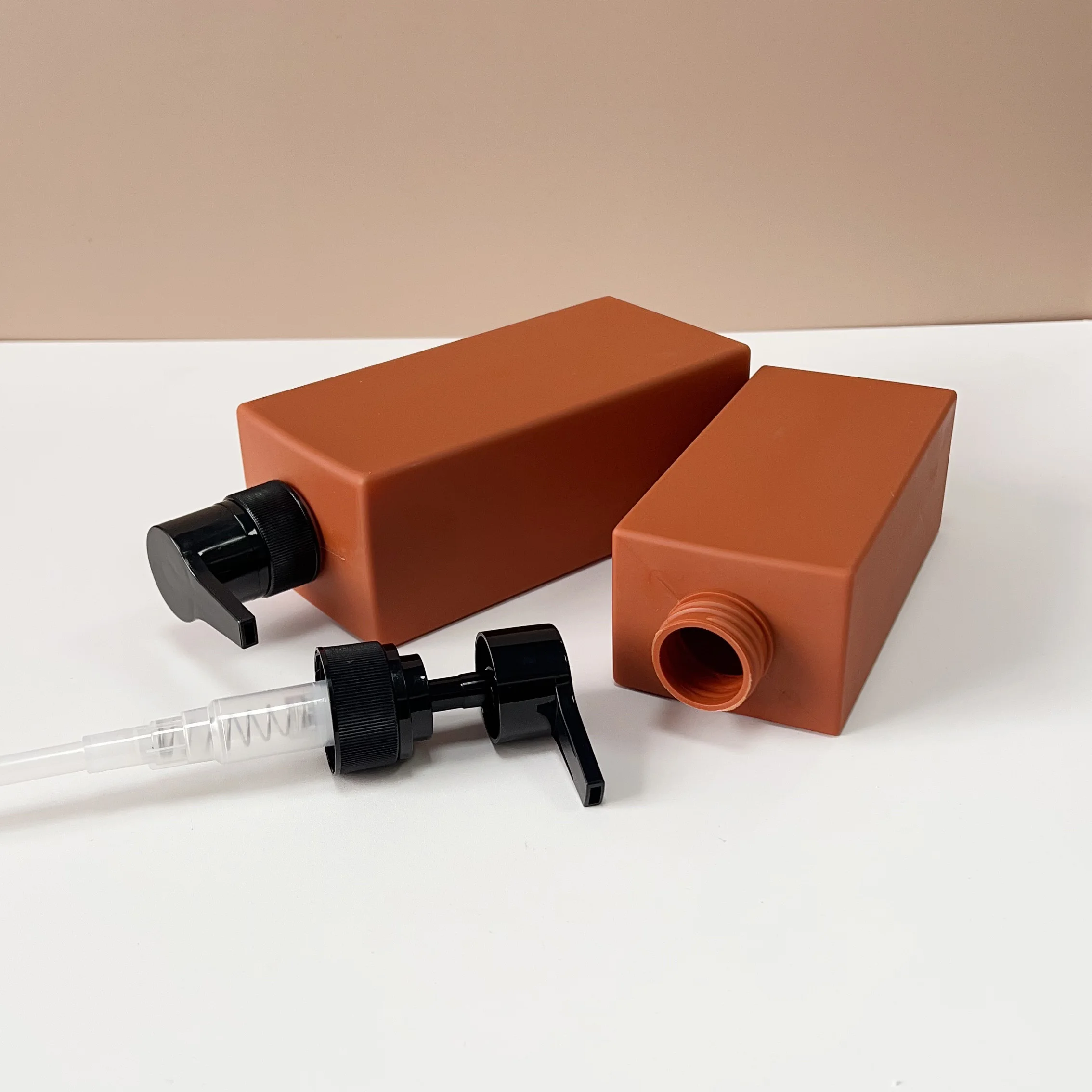 Factory Direct Sales Large Capacity 500ml 750ml 1000ml Hdpe Shampoo Lotion Bottle Square Conditioner