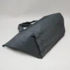 Gris oscuro