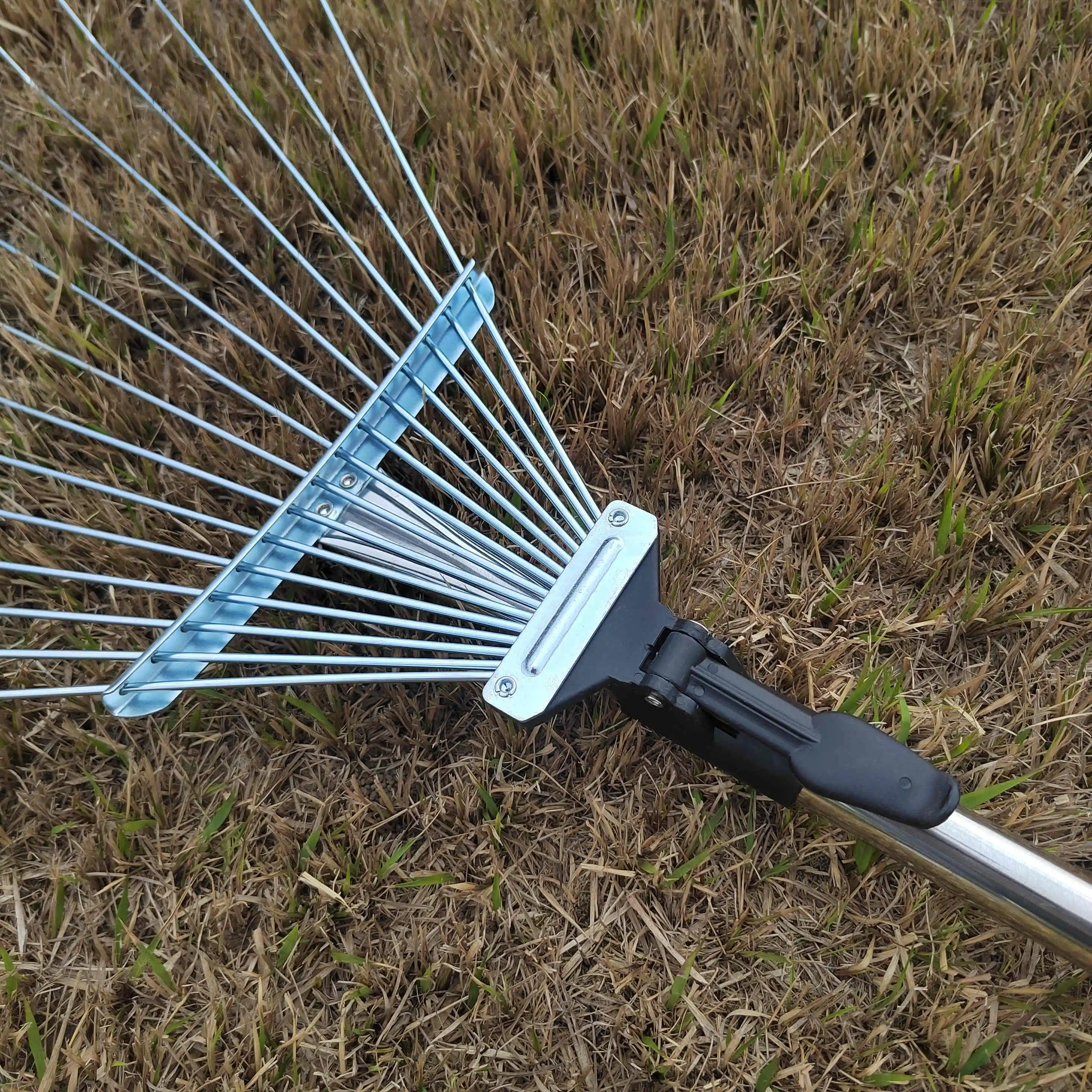 Adjustable Garden Leaf Rake Telescopic Metal Rake Expandable Folding ...