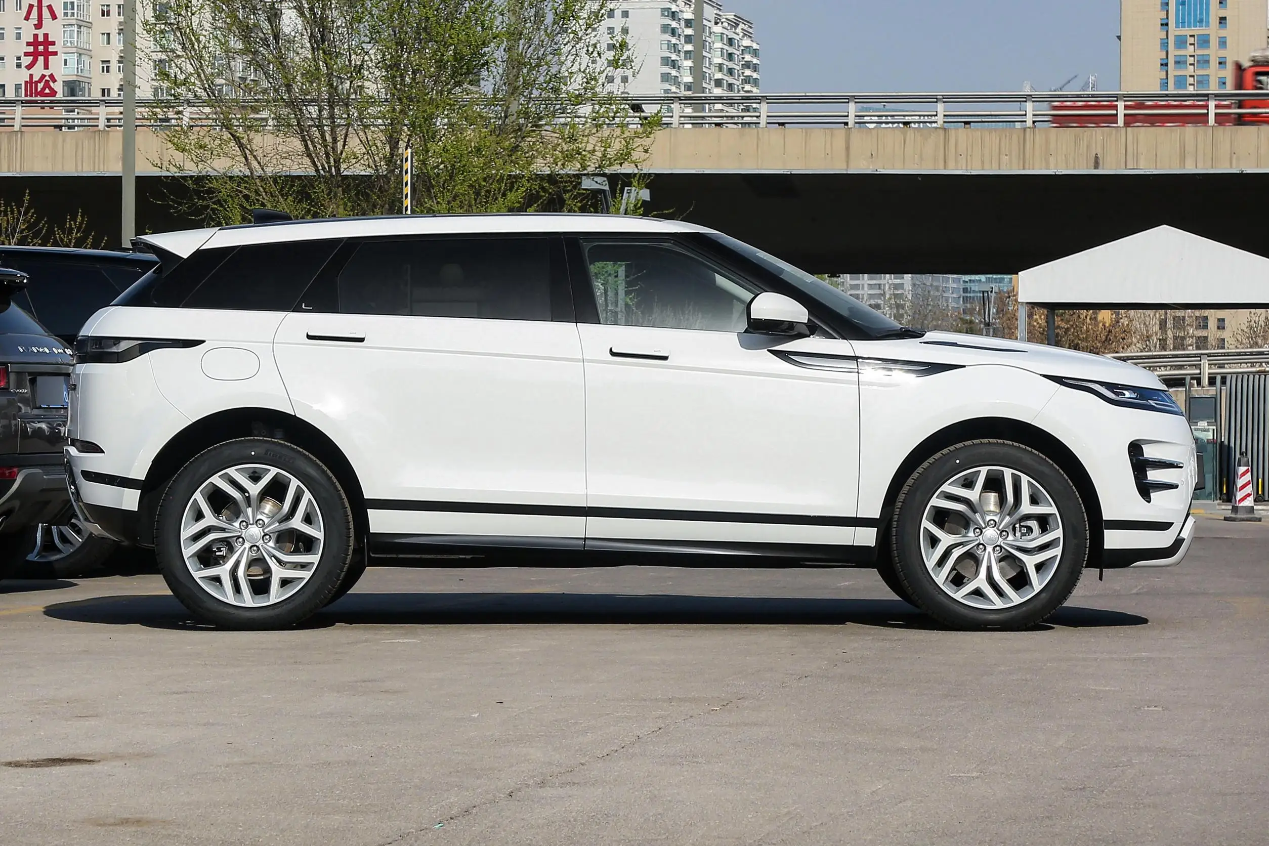 Land Rover Range Rover Evoque SUV factory