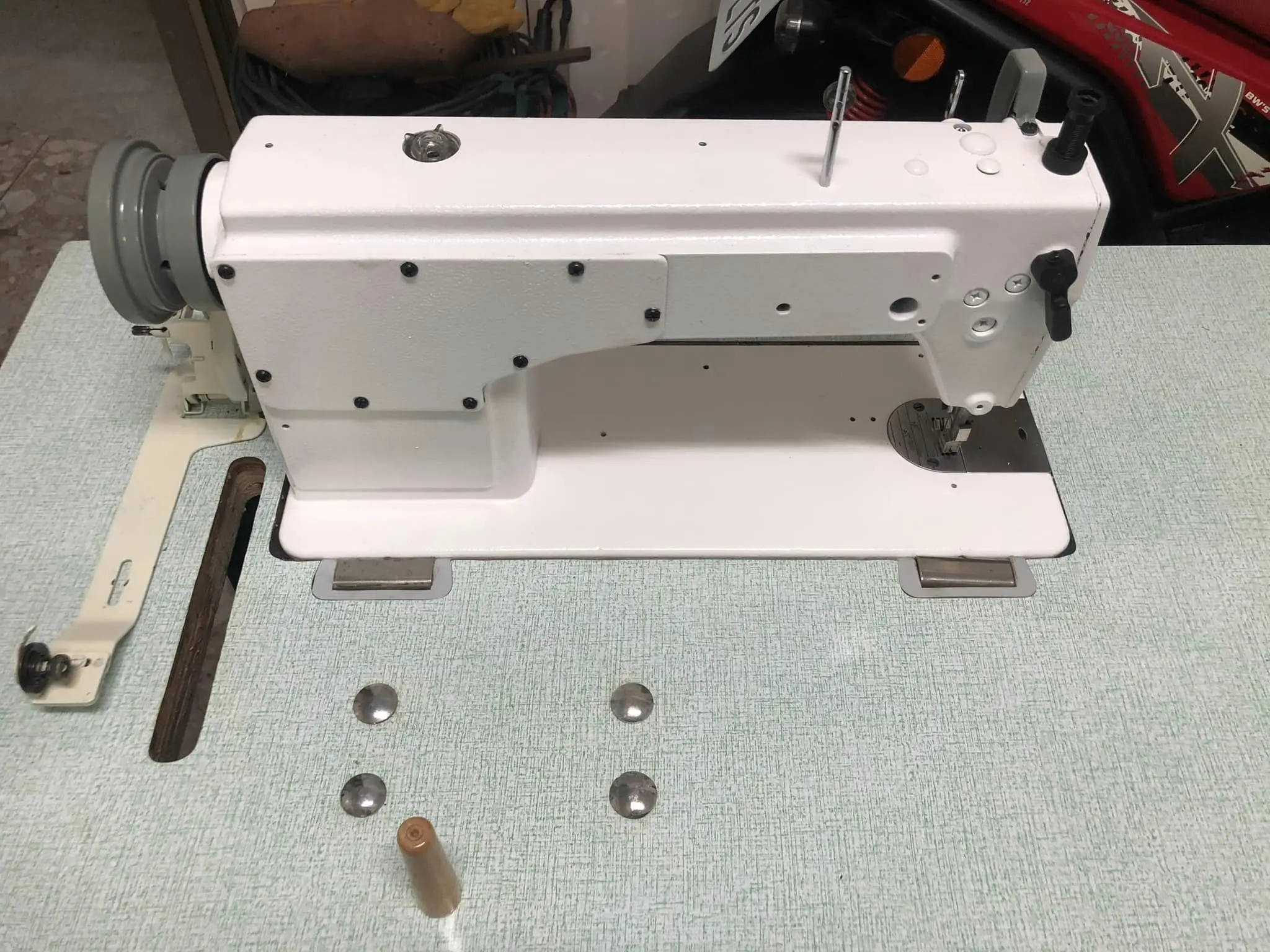 Jukis 5530 Lockstitch Sewing Machine - High-Speed & Reliable