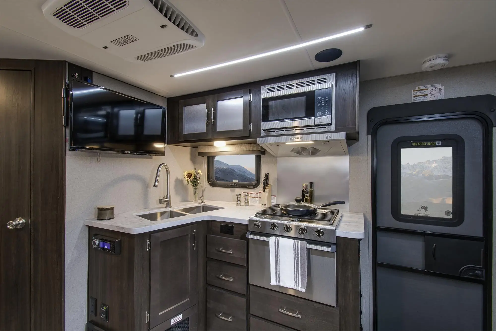 Slide In Truck Short Bed Cabover Camper With Bathroom & Shower for Jeep ...
