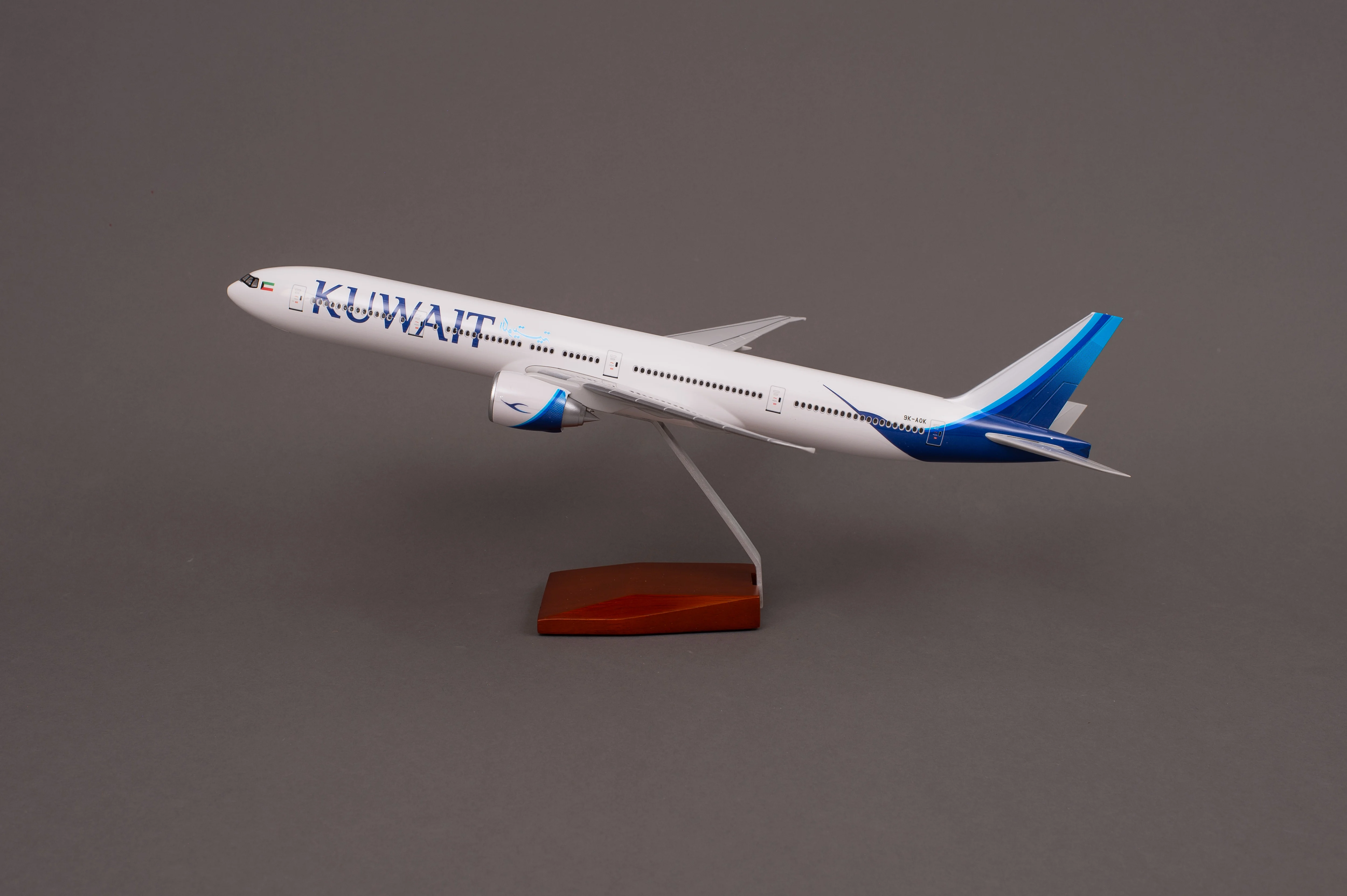 Customizable Boeing 777-300ER Model Airplane Kuwait Airlines 1/157