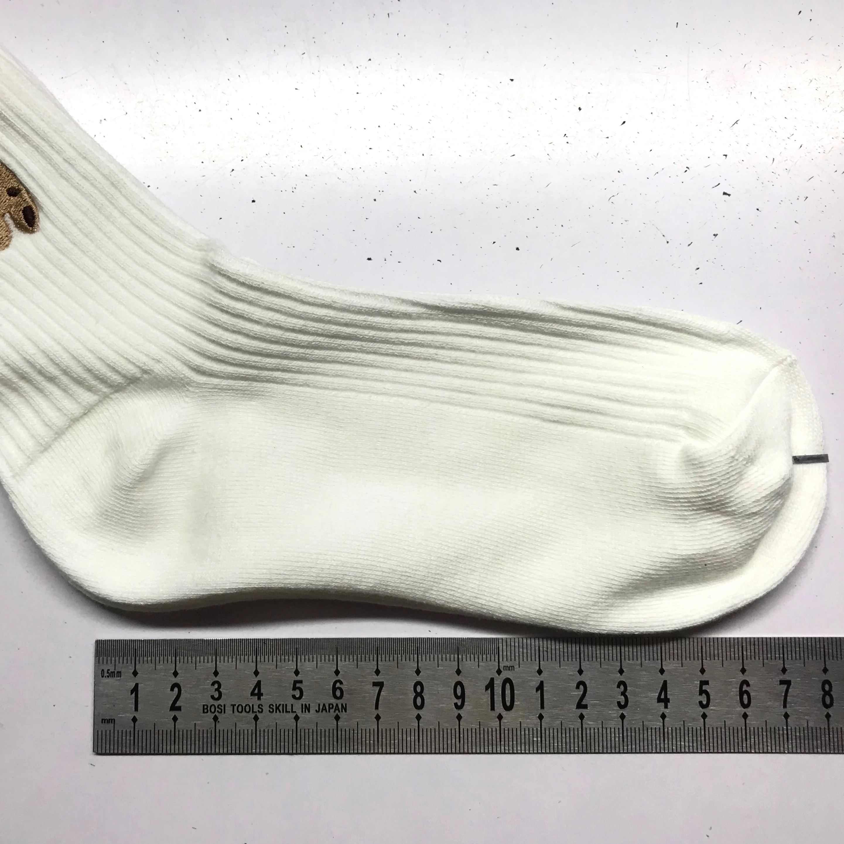 Белые хлопковые вязаные милые носки с вышивкой и логотипом, женские забавные носки с мультяшным медведем