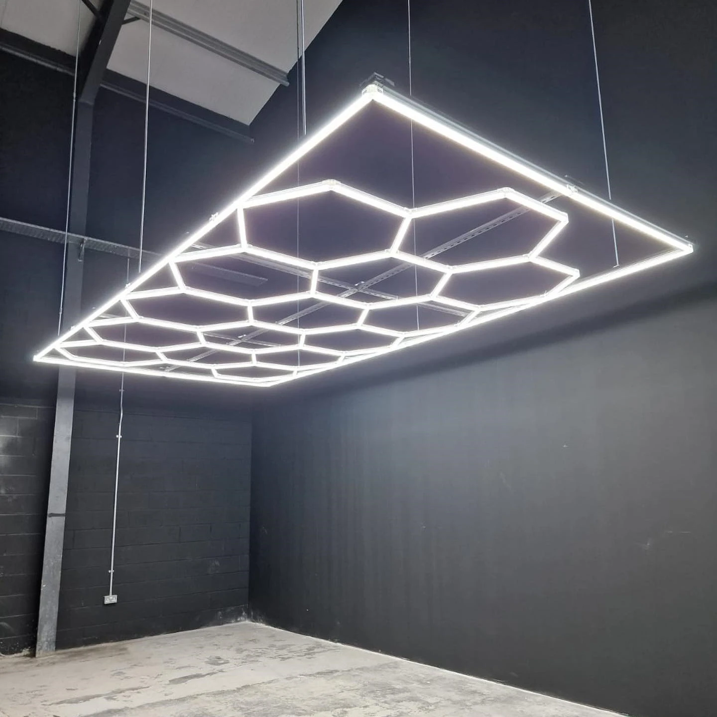 SUEZ Honeycomb Detailing Light Bar Hexagrid Lighting for Car Wash Station Garage Lamp Ceiling Design Hexagonal Led Lights