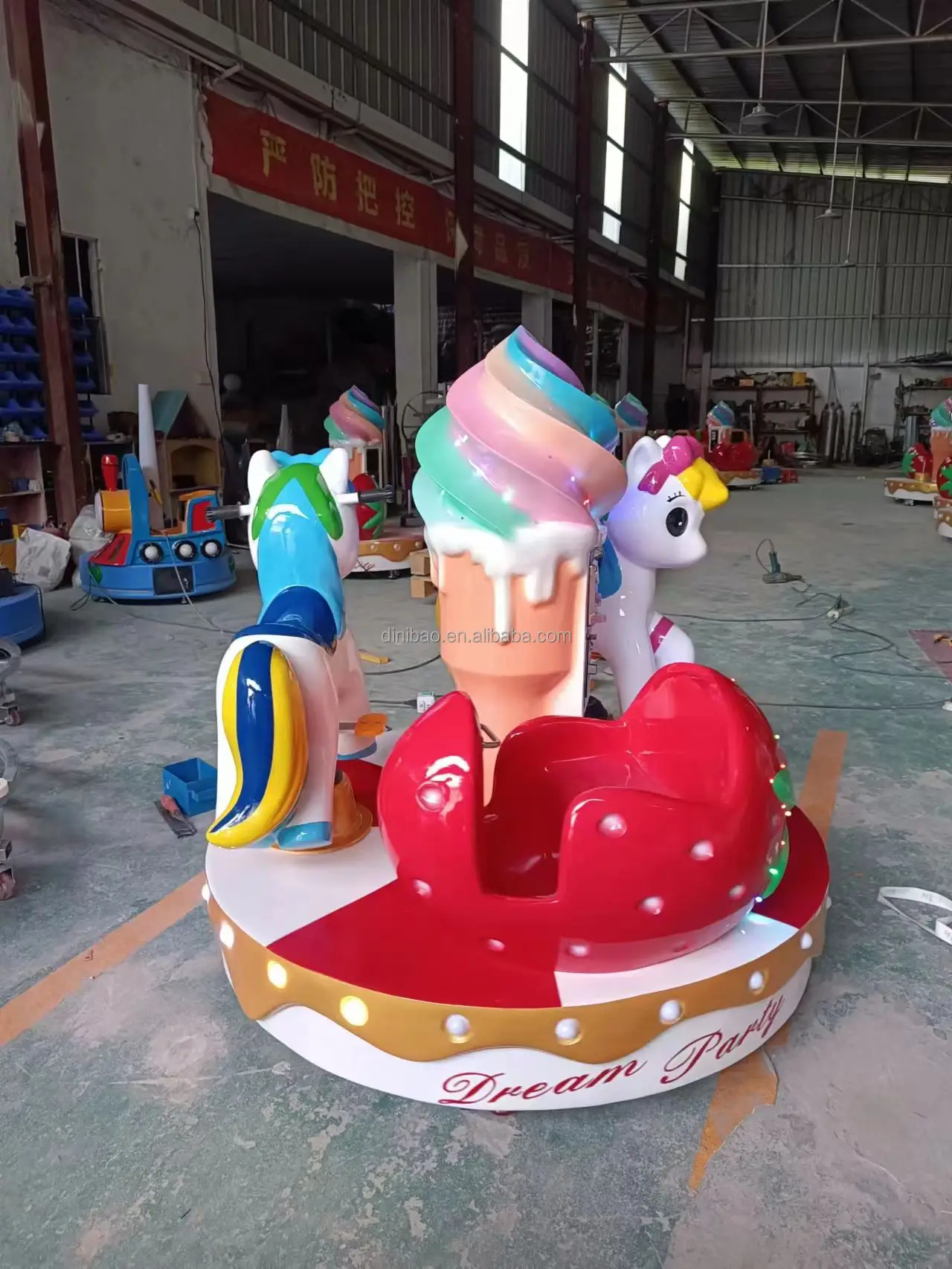 遊園地のコイン式ゲーム、メリーゴーランド、子供用アイスクリームミニカルーセル、ゲームセンター用3人乗り