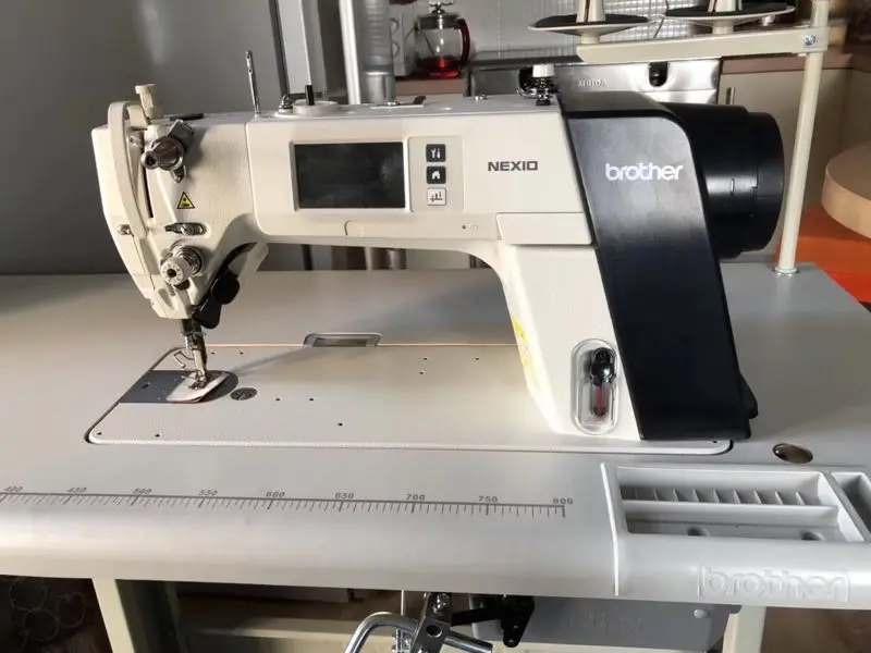 Japan Brother S7300A for Lockstitch Sewing Machine With Electronic Feeding System and Thread Trimmer